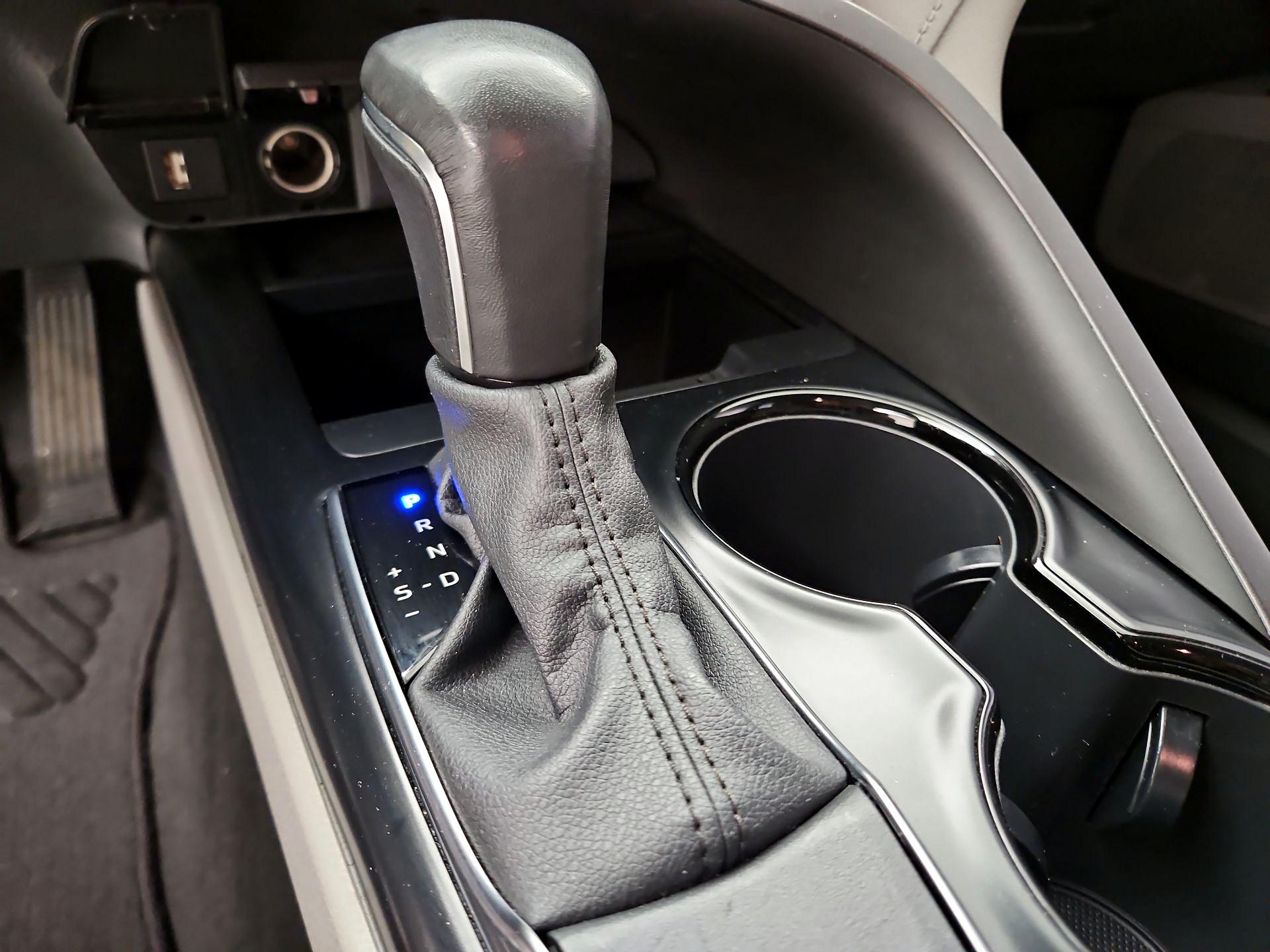 Thumbnail: 2020 Toyota Camry - 17