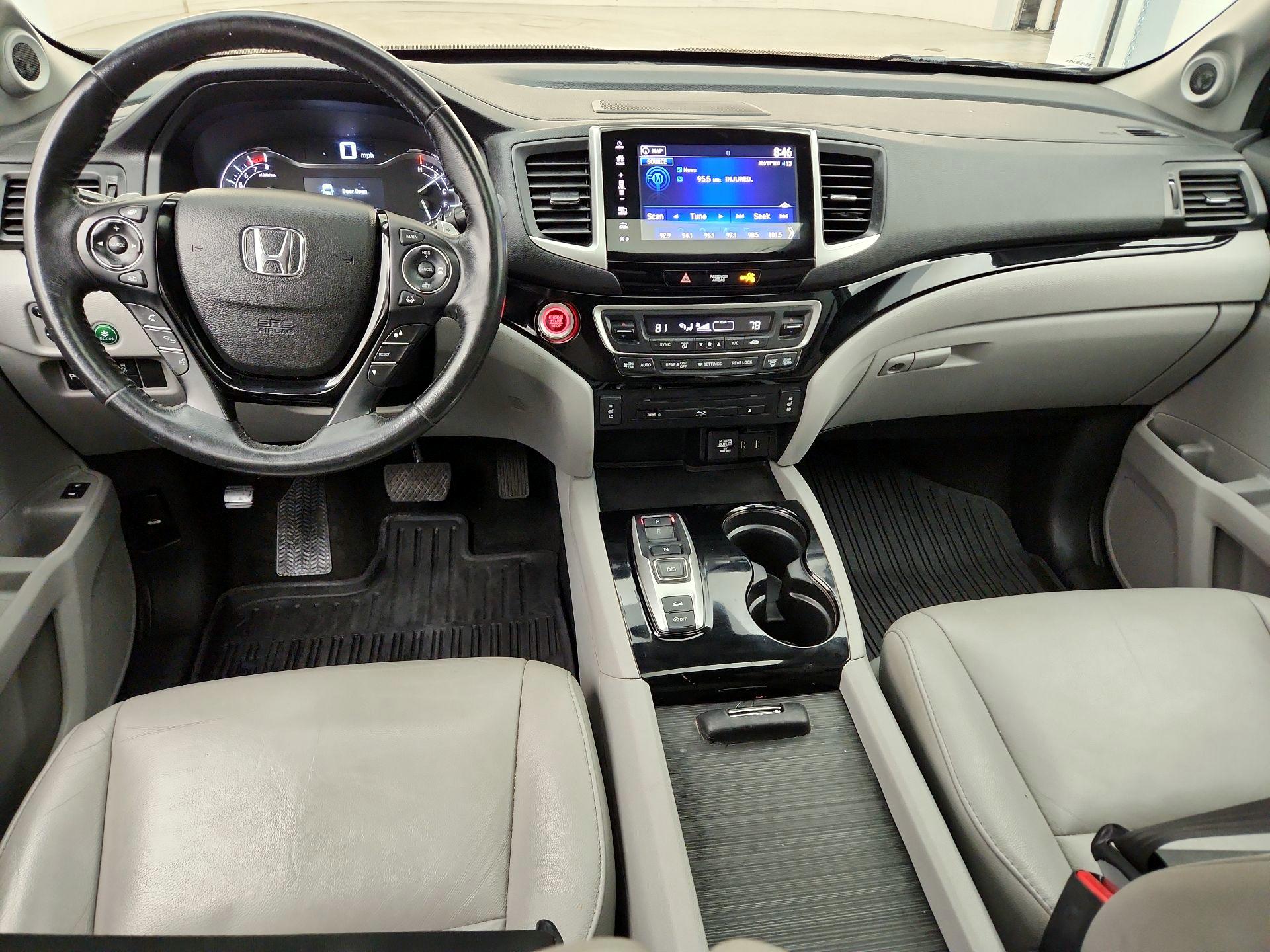 Thumbnail: 2017 Honda Pilot - 9