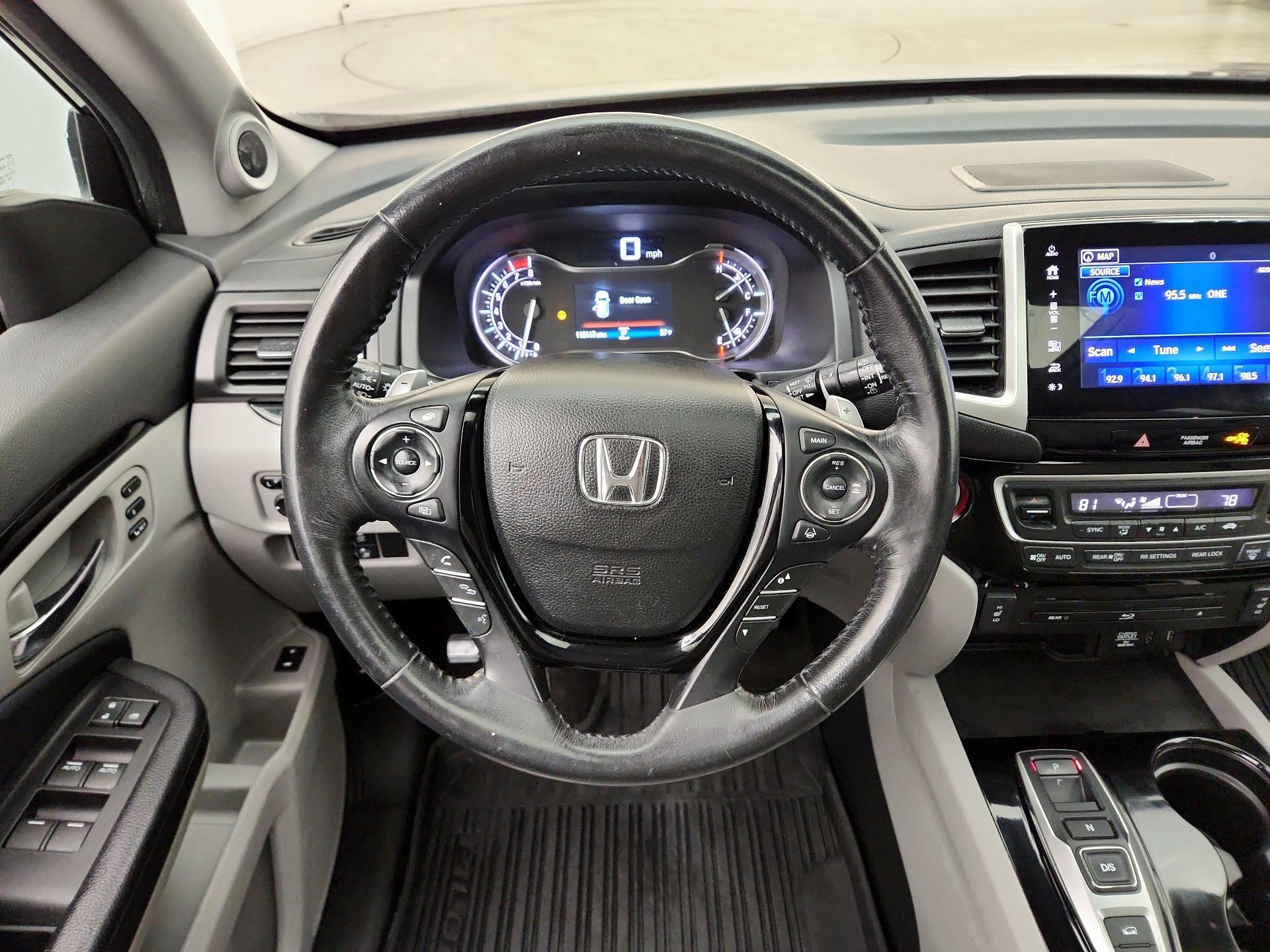 Thumbnail: 2017 Honda Pilot - 10