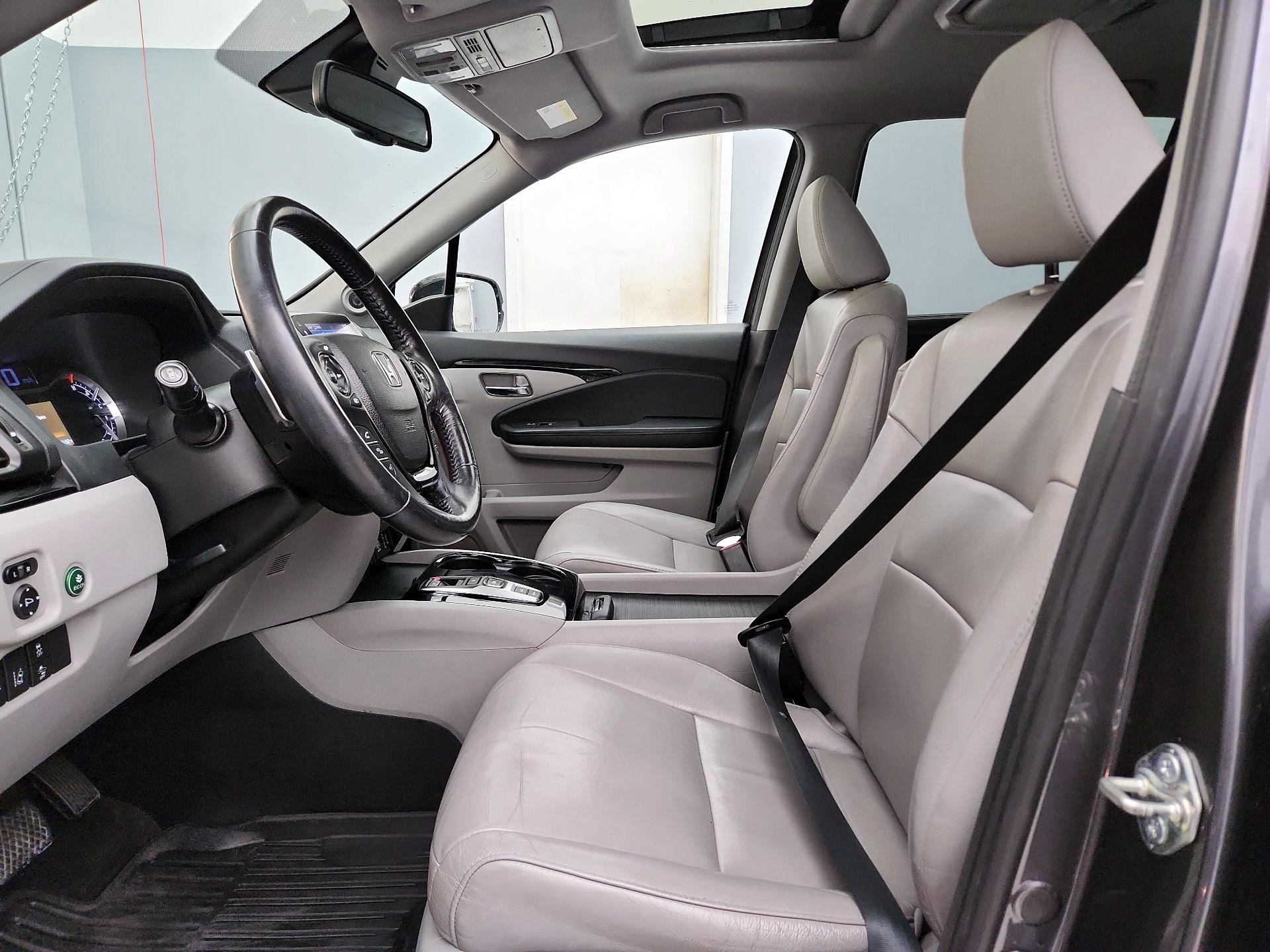 Thumbnail: 2017 Honda Pilot - 11