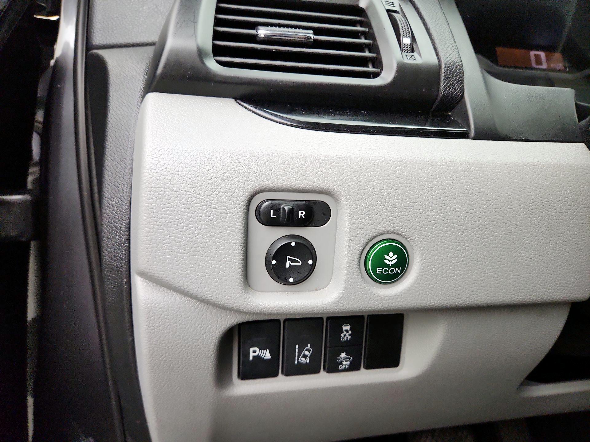 Thumbnail: 2017 Honda Pilot - 13