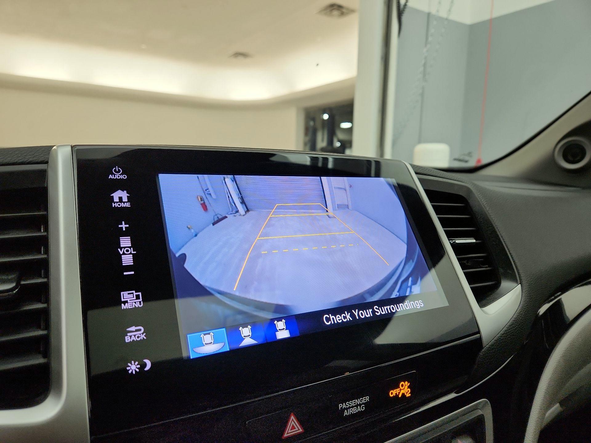 Thumbnail: 2017 Honda Pilot - 15