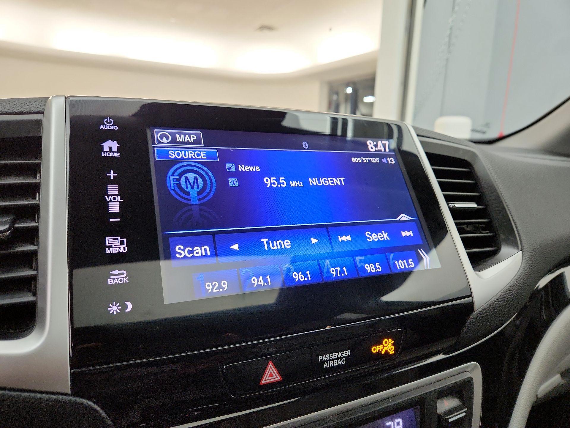 Thumbnail: 2017 Honda Pilot - 16