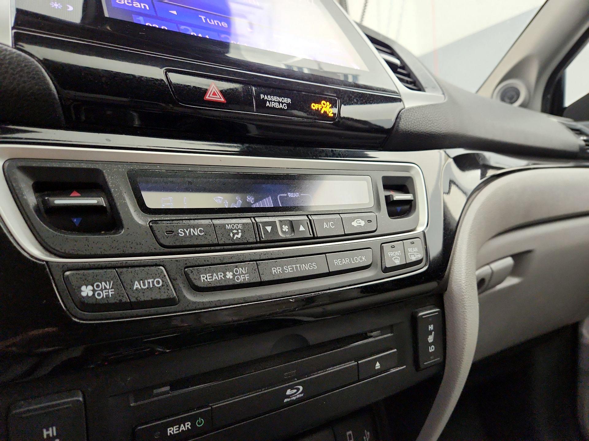 Thumbnail: 2017 Honda Pilot - 17