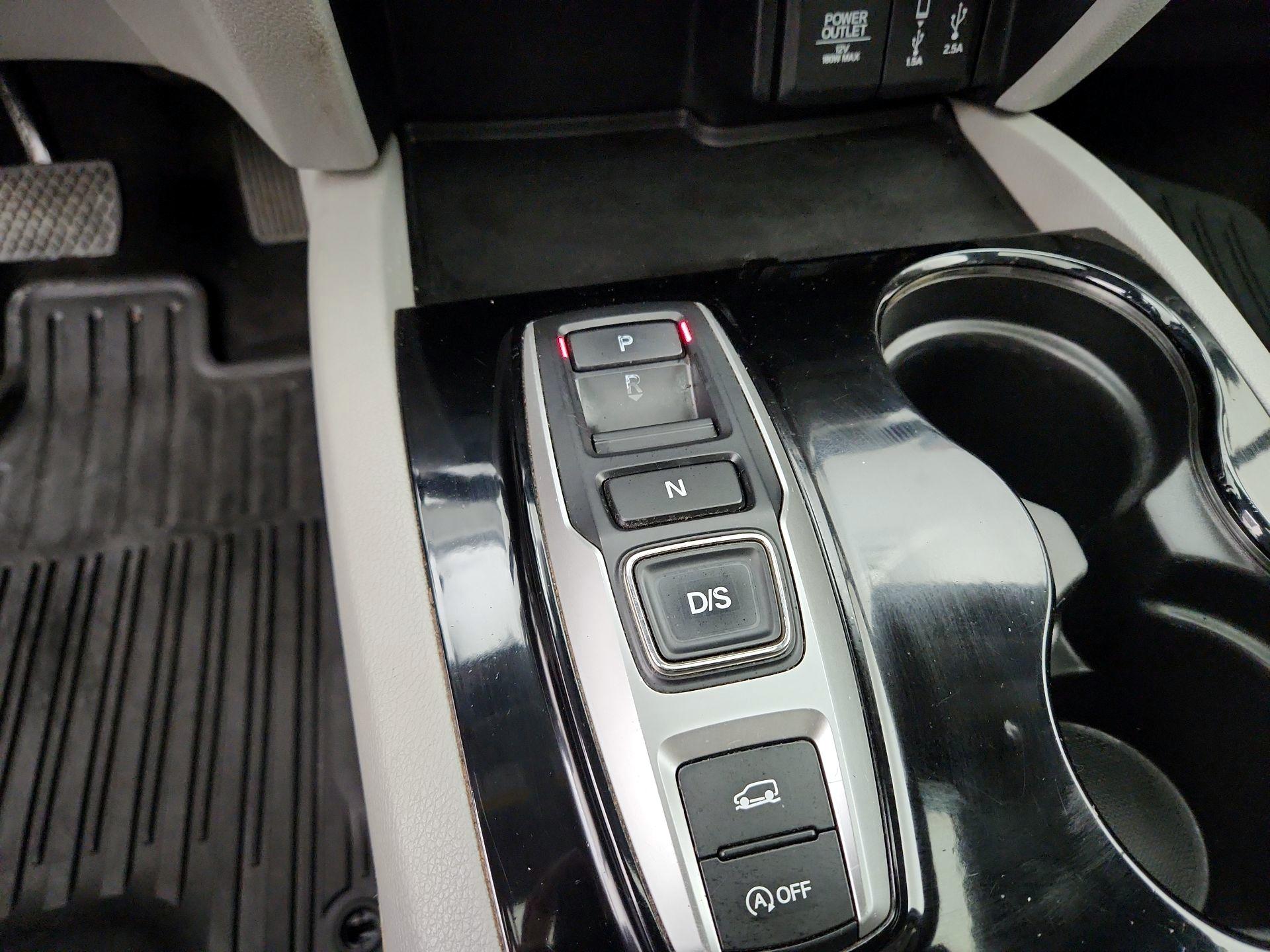 Thumbnail: 2017 Honda Pilot - 18