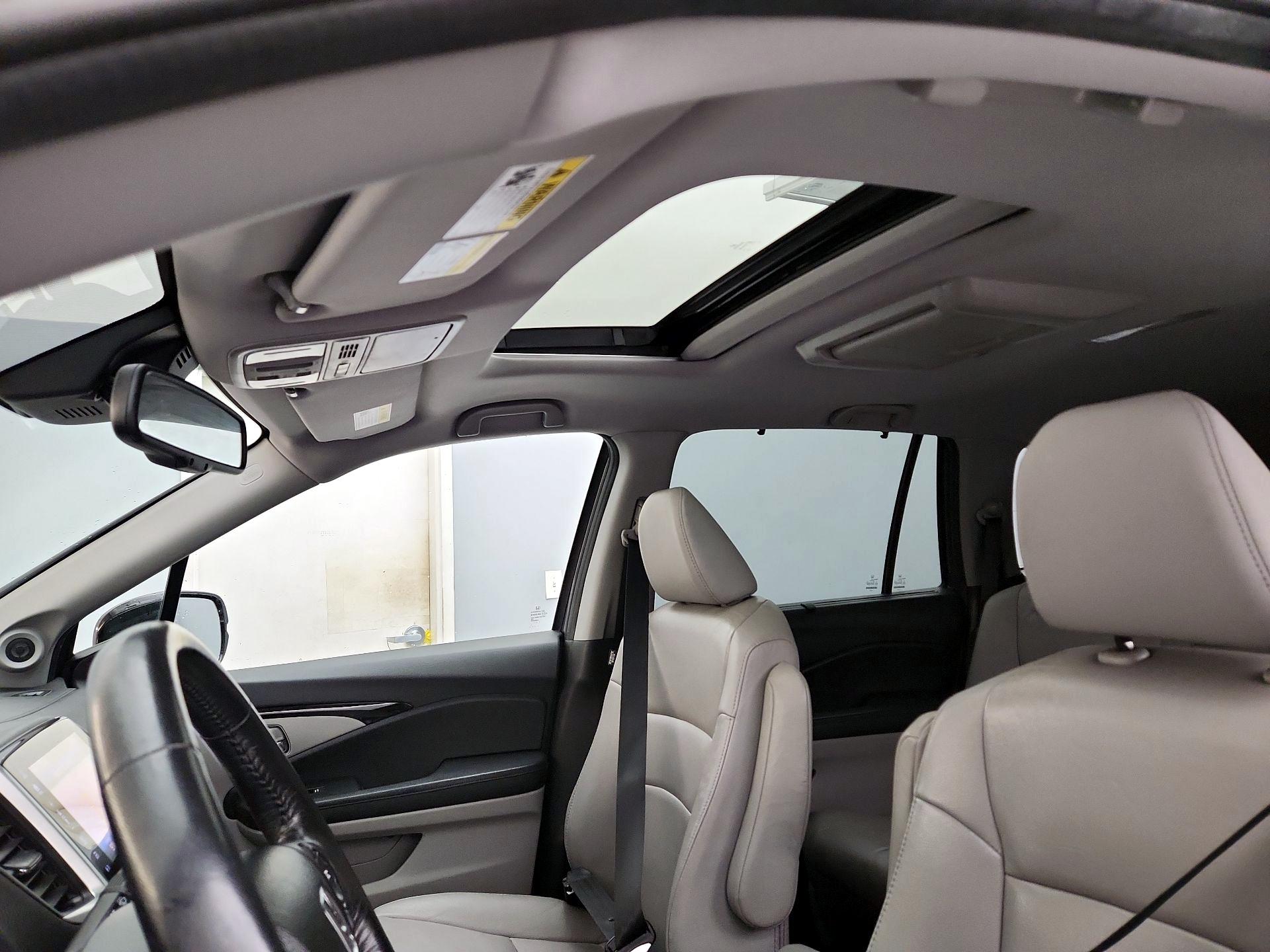 Thumbnail: 2017 Honda Pilot - 20