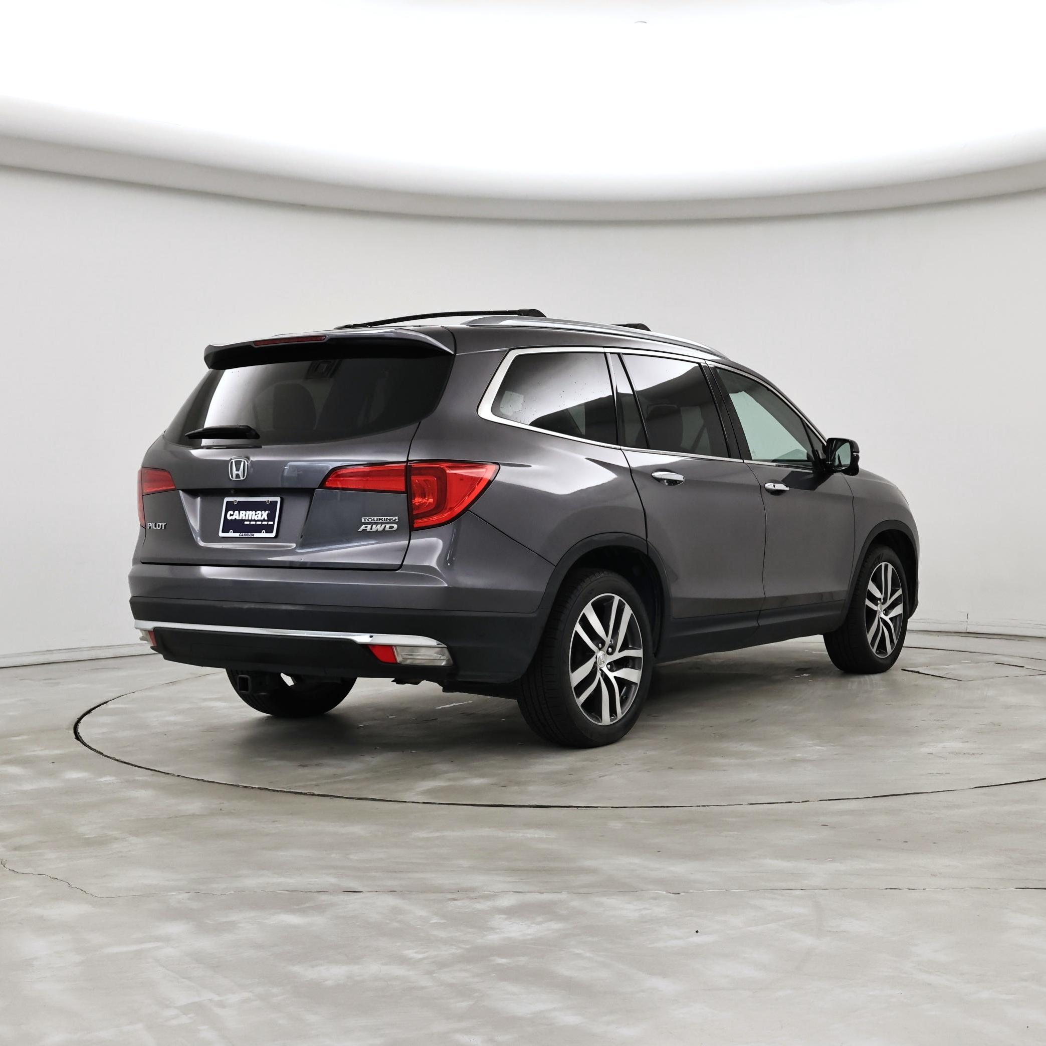 Thumbnail: 2017 Honda Pilot - 8