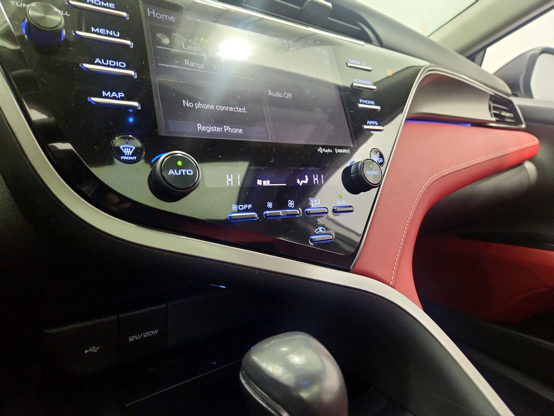 Thumbnail: 2020 Toyota Camry - 16