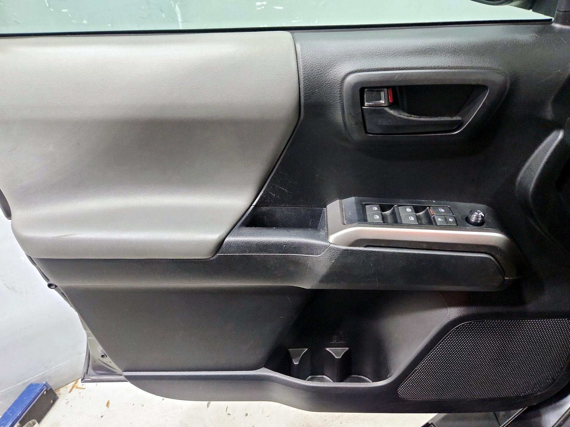 Thumbnail: 2019 Toyota Tacoma - 12