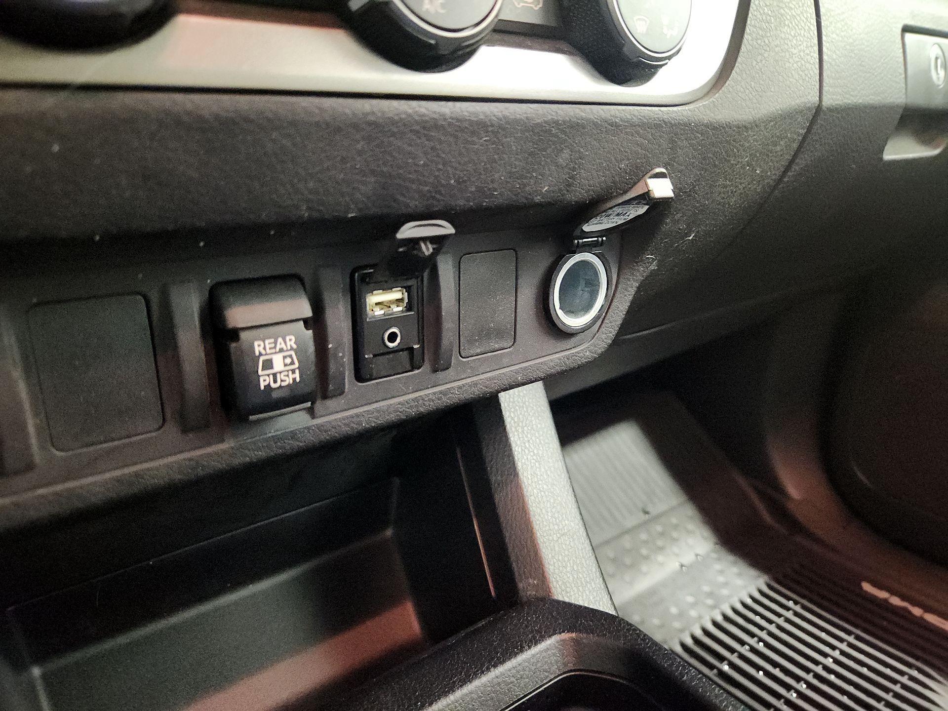 Thumbnail: 2019 Toyota Tacoma - 18