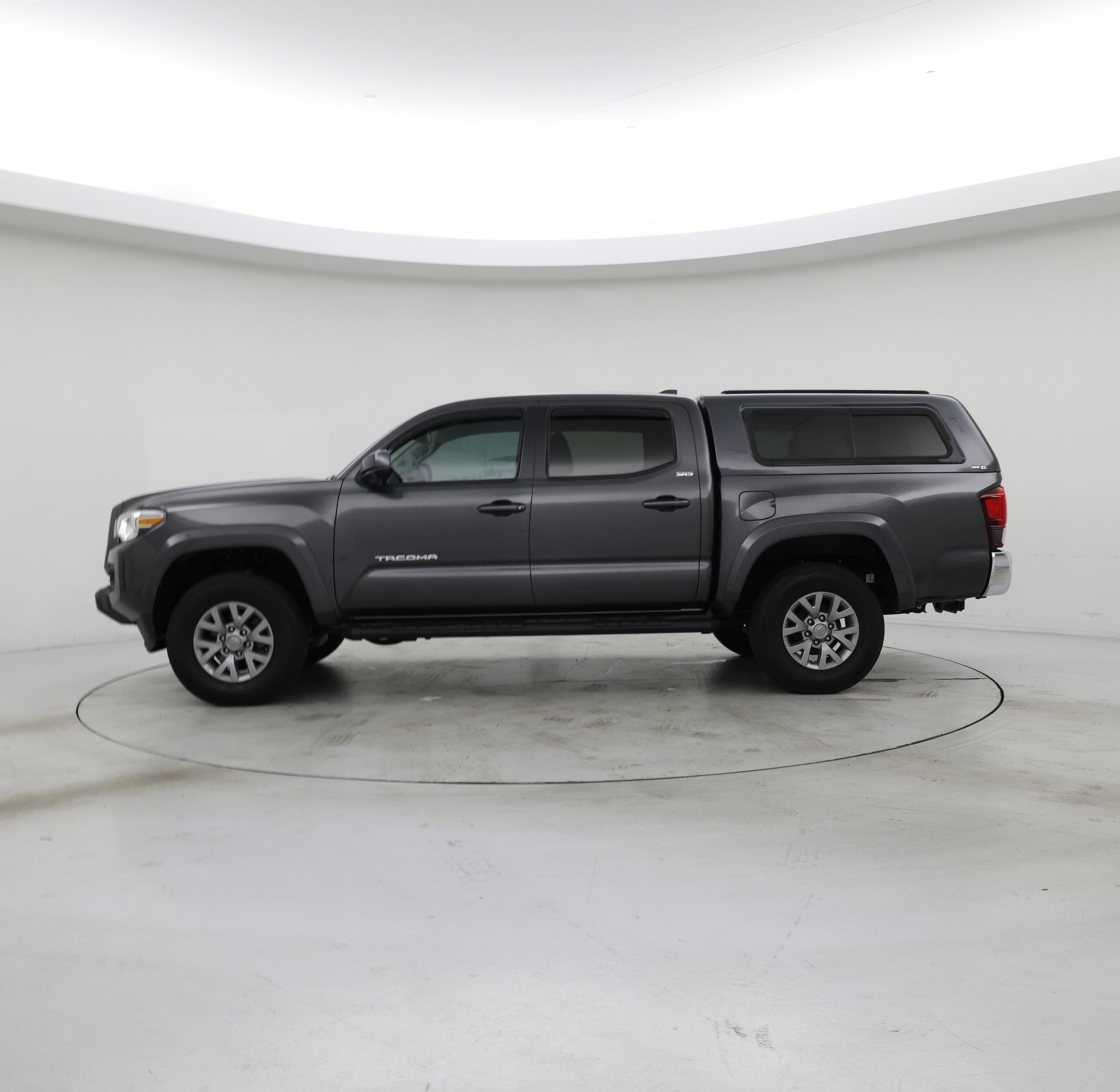 Thumbnail: 2019 Toyota Tacoma - 3