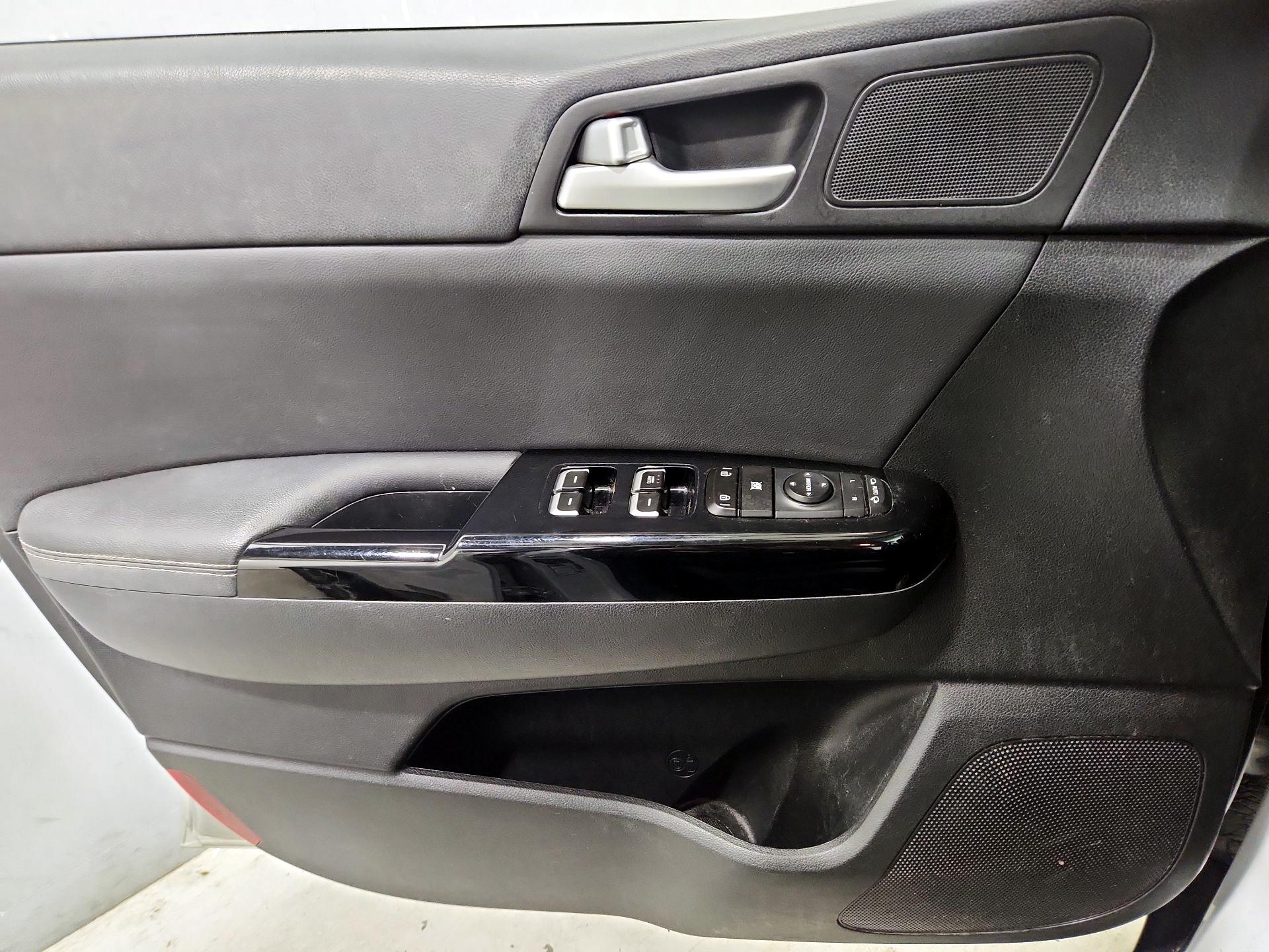 Thumbnail: 2020 Kia Sportage - 12