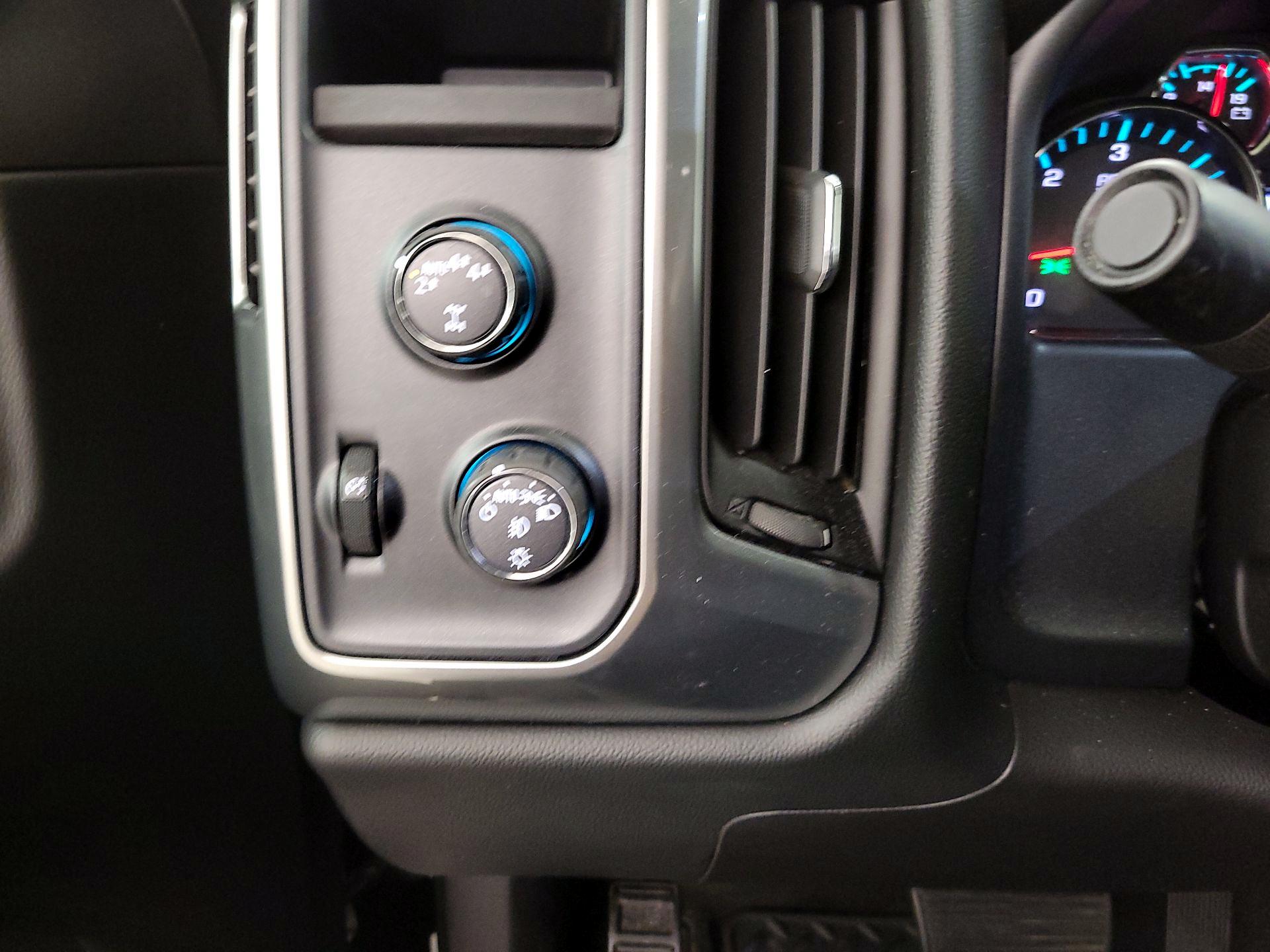 Thumbnail: 2017 Chevrolet Silverado 1500 - 13