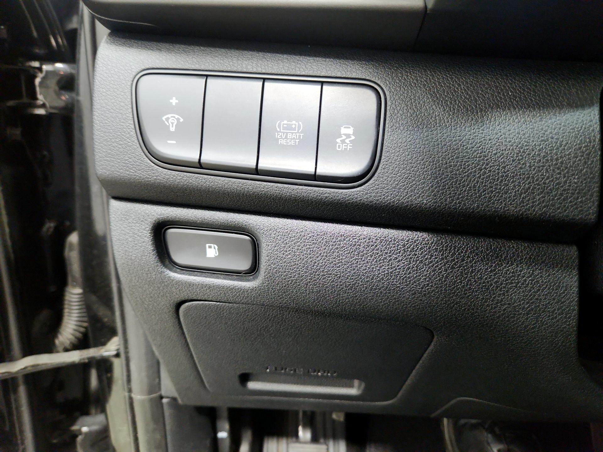 Thumbnail: 2018 Kia Niro - 13