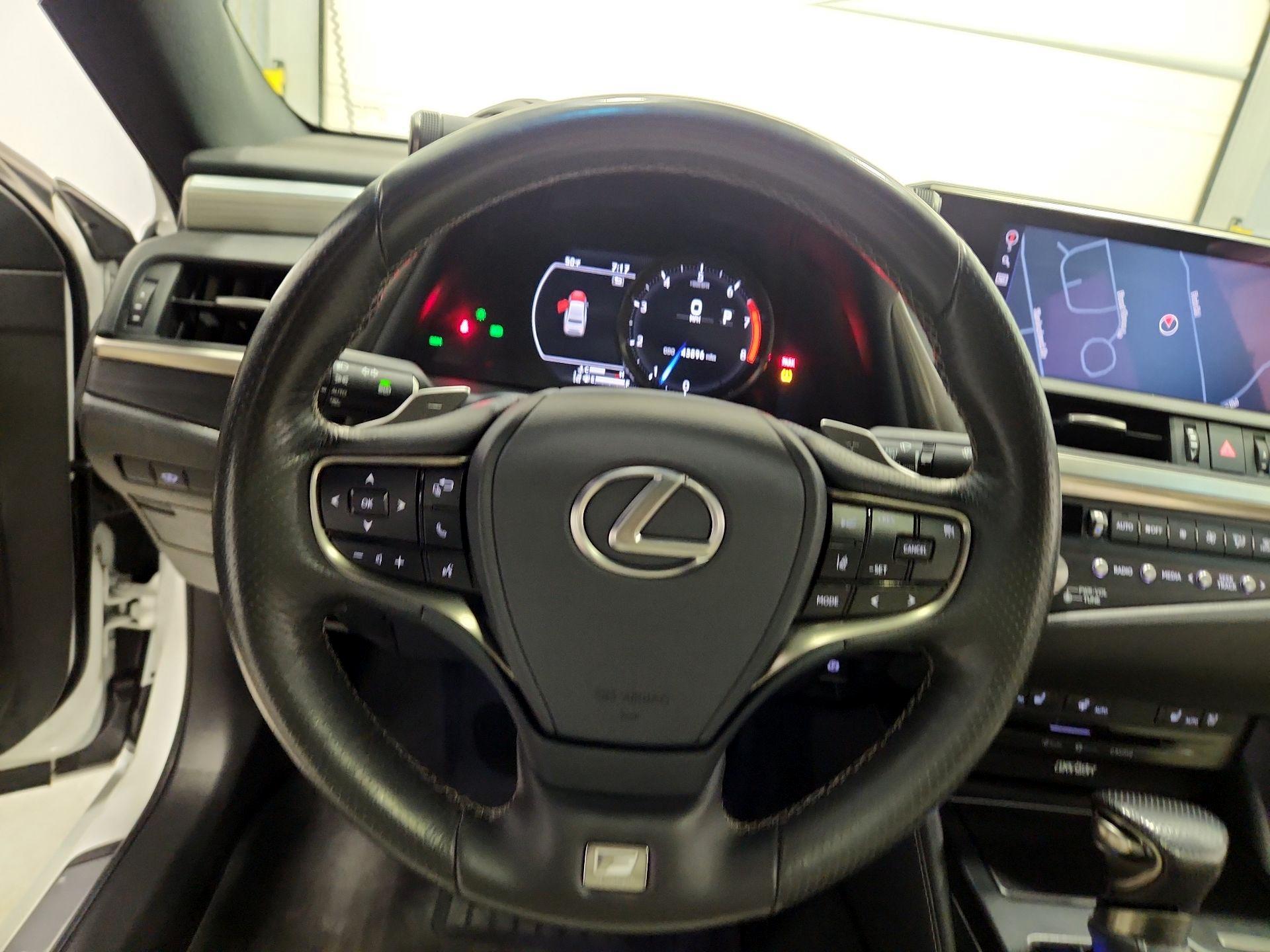 Thumbnail: 2021 Lexus ES - 10