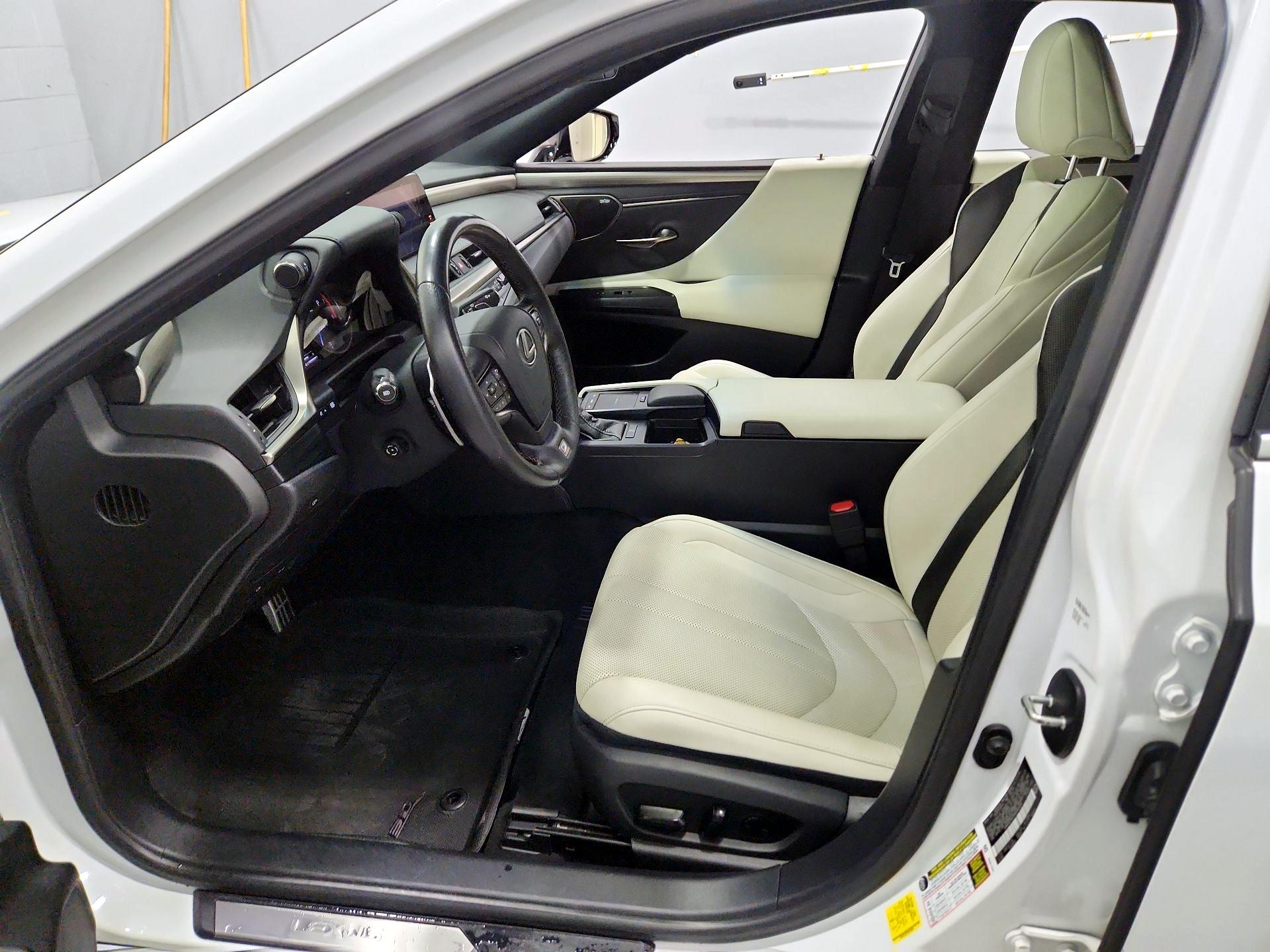 Thumbnail: 2021 Lexus ES - 11