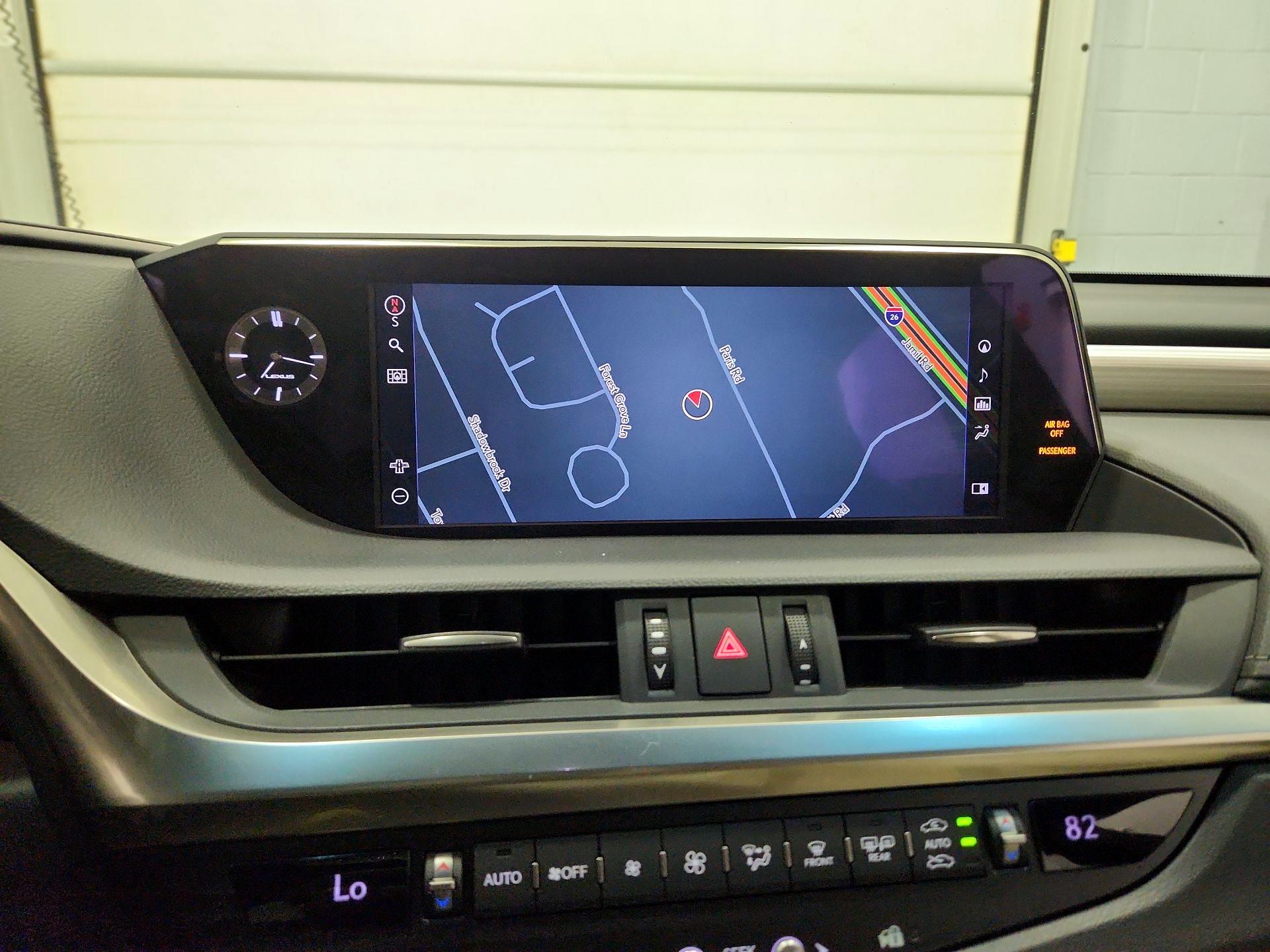 Thumbnail: 2021 Lexus ES - 14