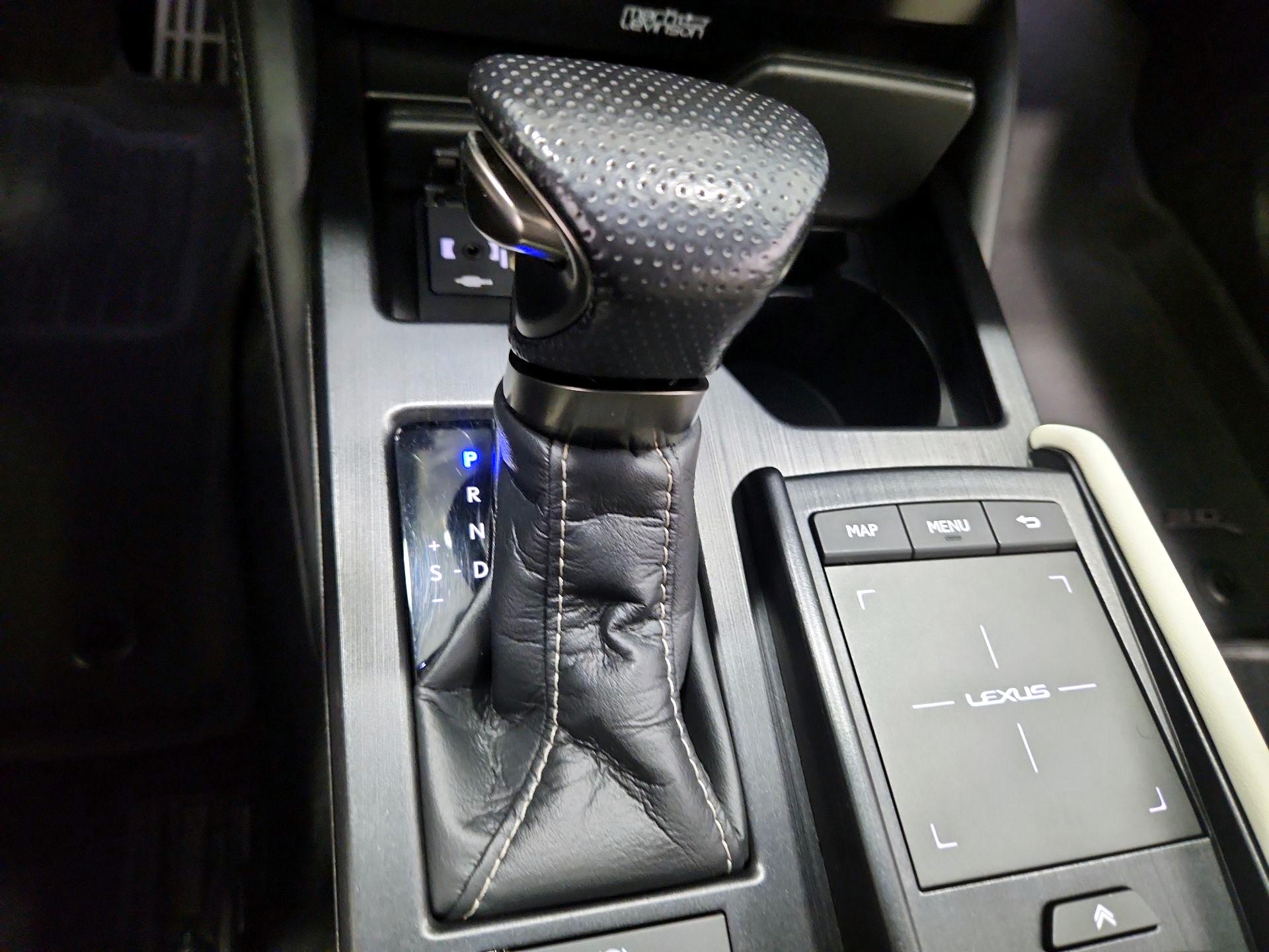 Thumbnail: 2021 Lexus ES - 18