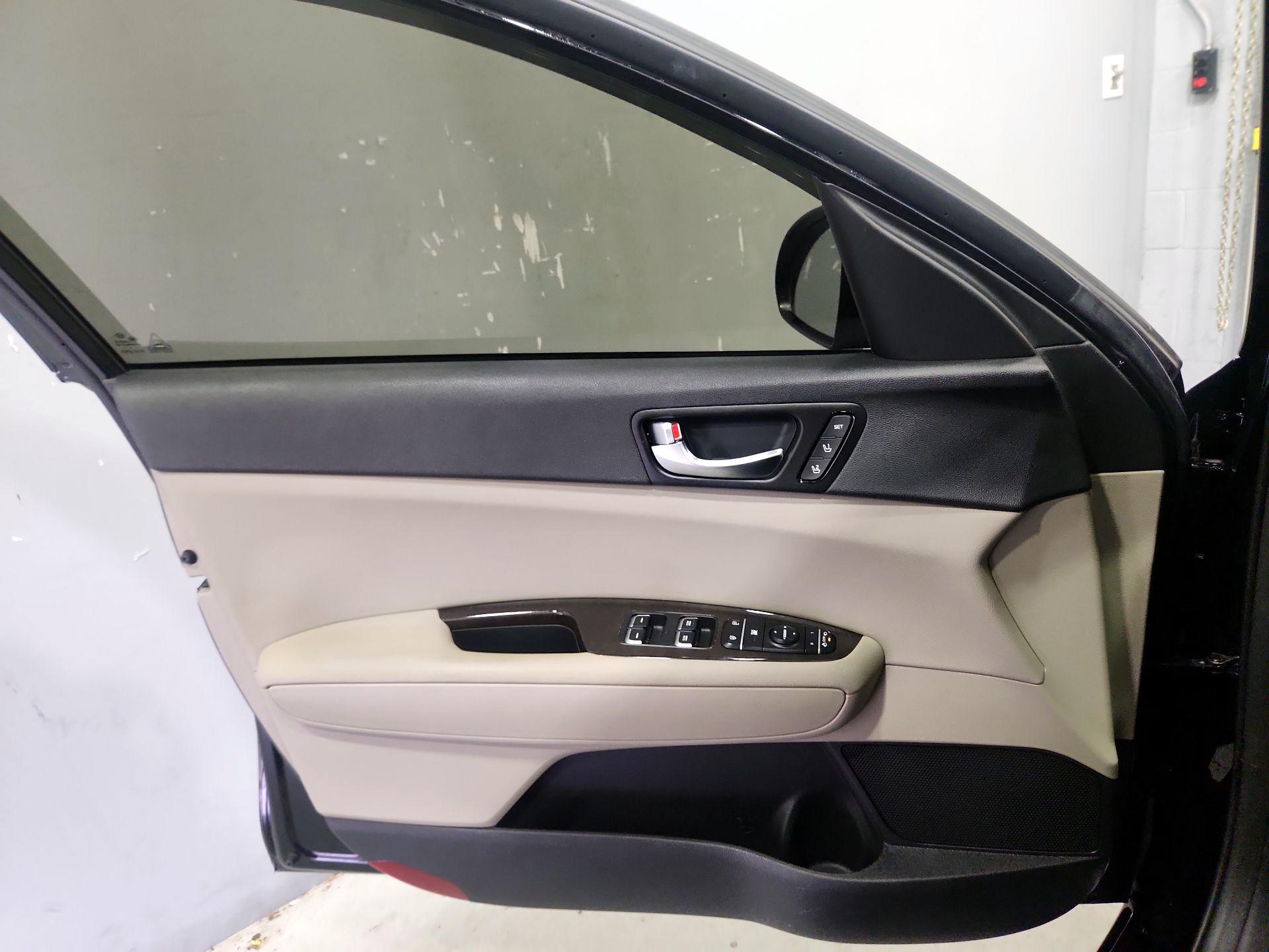 Thumbnail: 2016 Kia Optima - 12