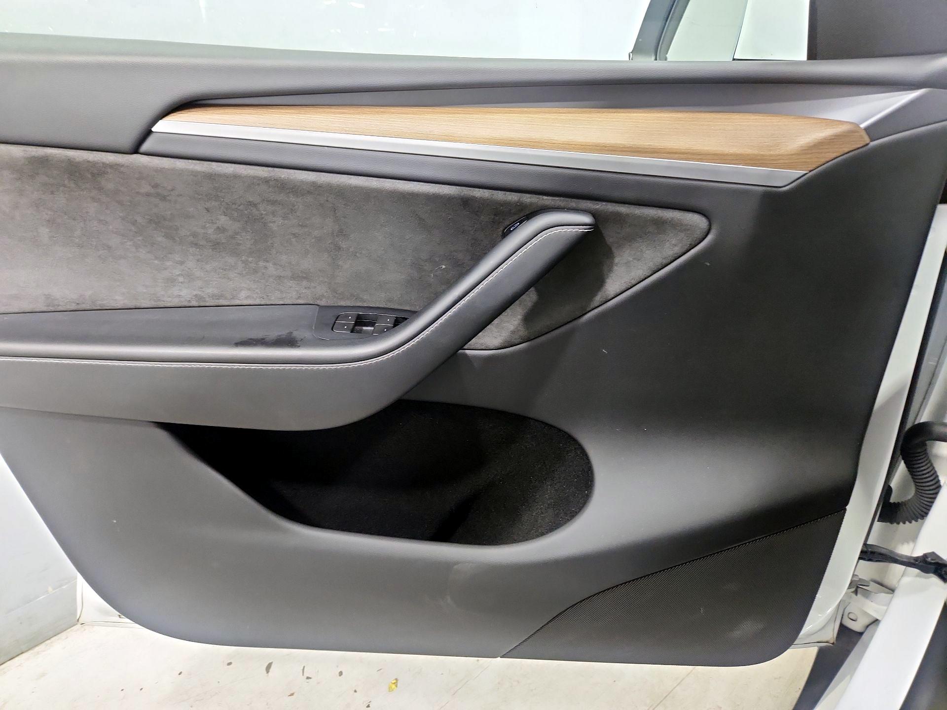 Thumbnail: 2023 Tesla Model Y - 12