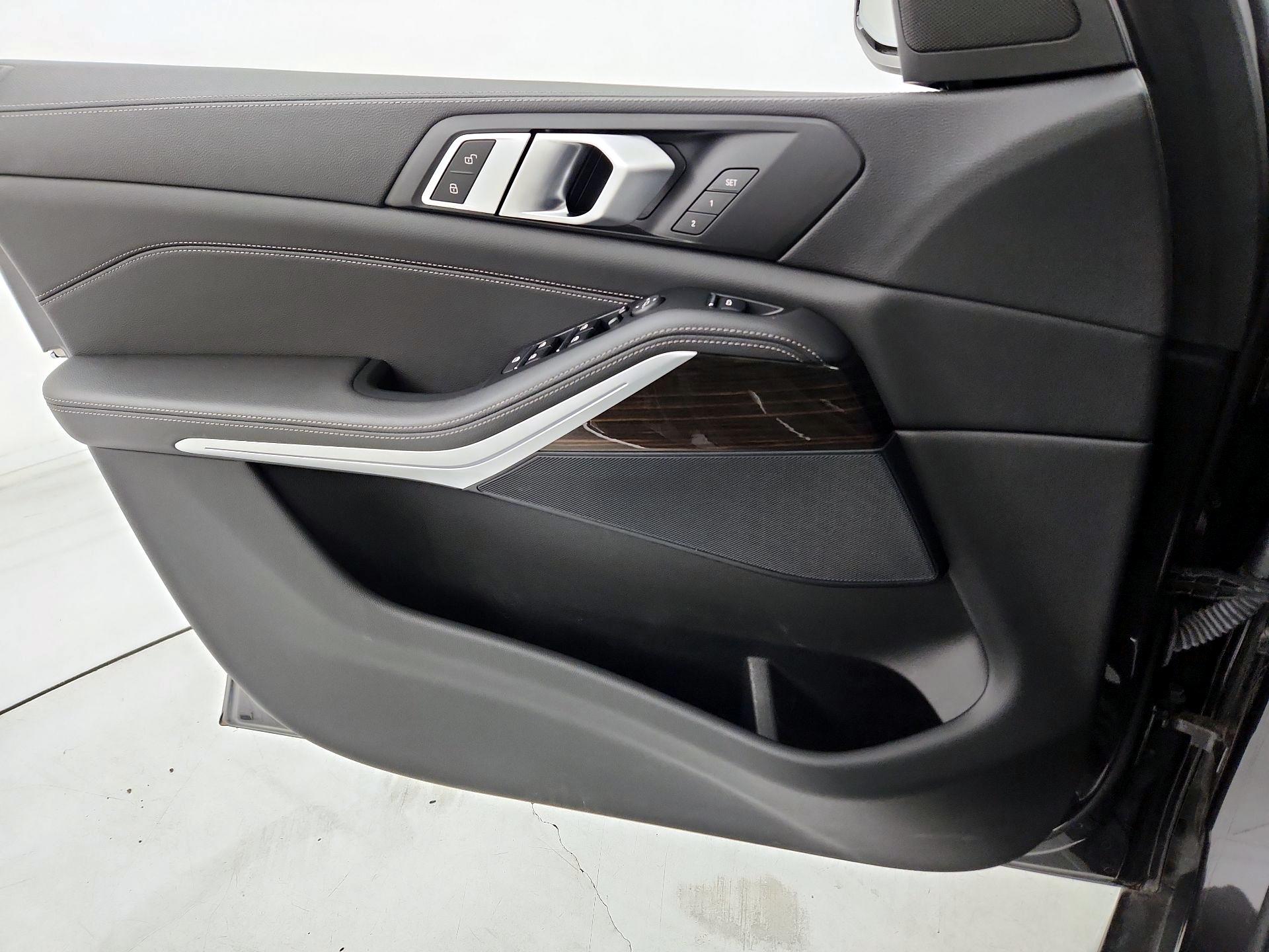 Thumbnail: 2021 BMW X5 - 12