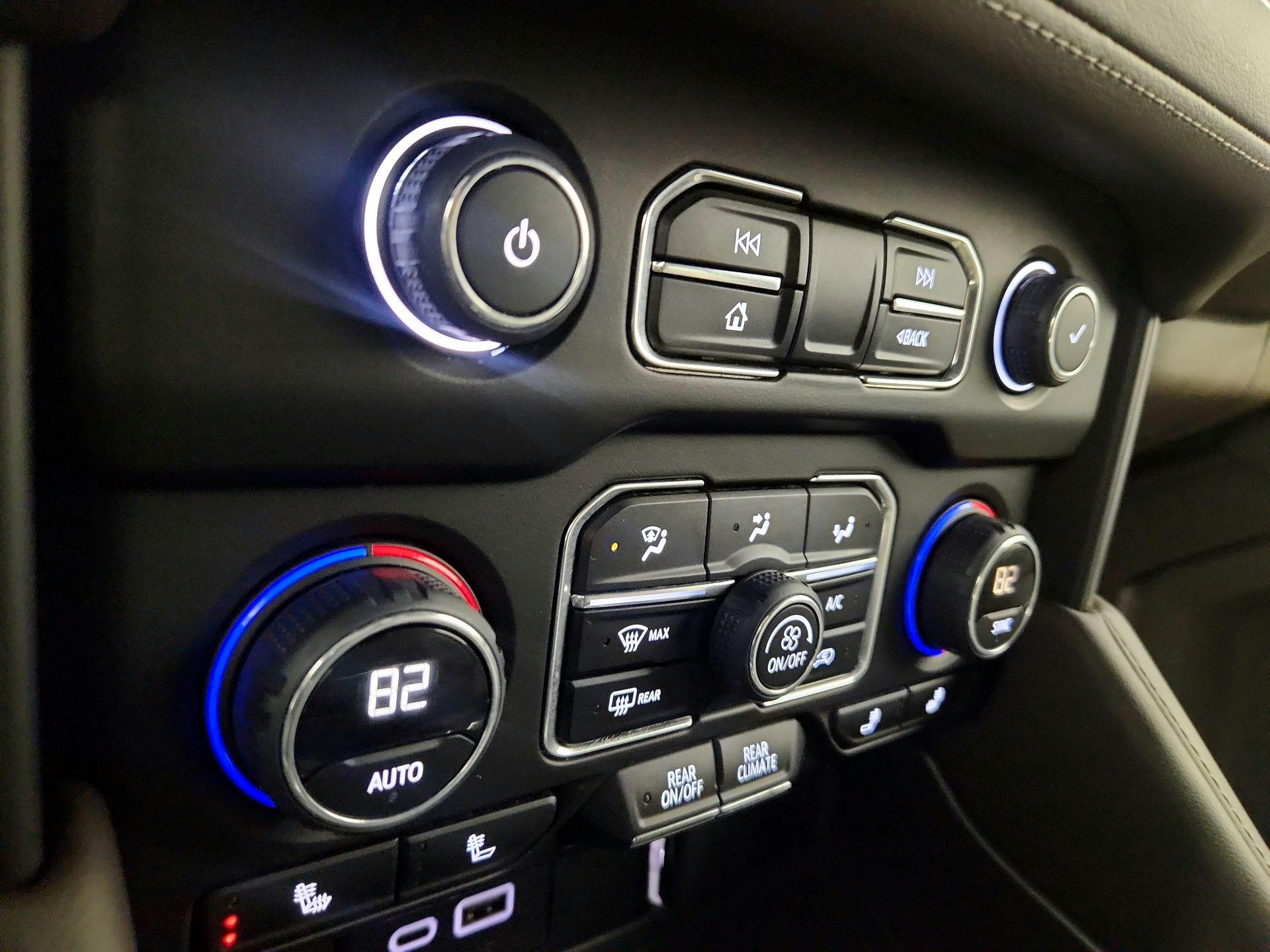 Thumbnail: 2024 Chevrolet Suburban - 16