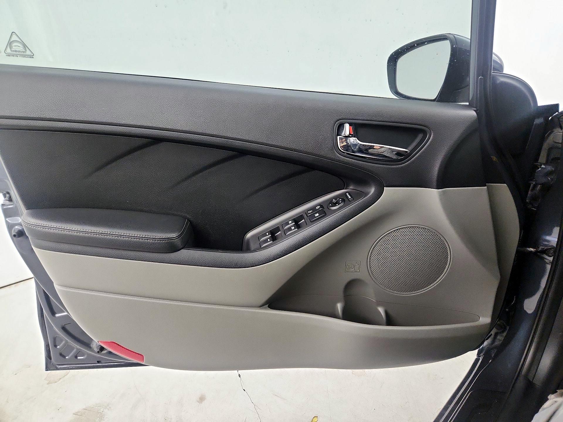 Thumbnail: 2015 Kia Forte - 12