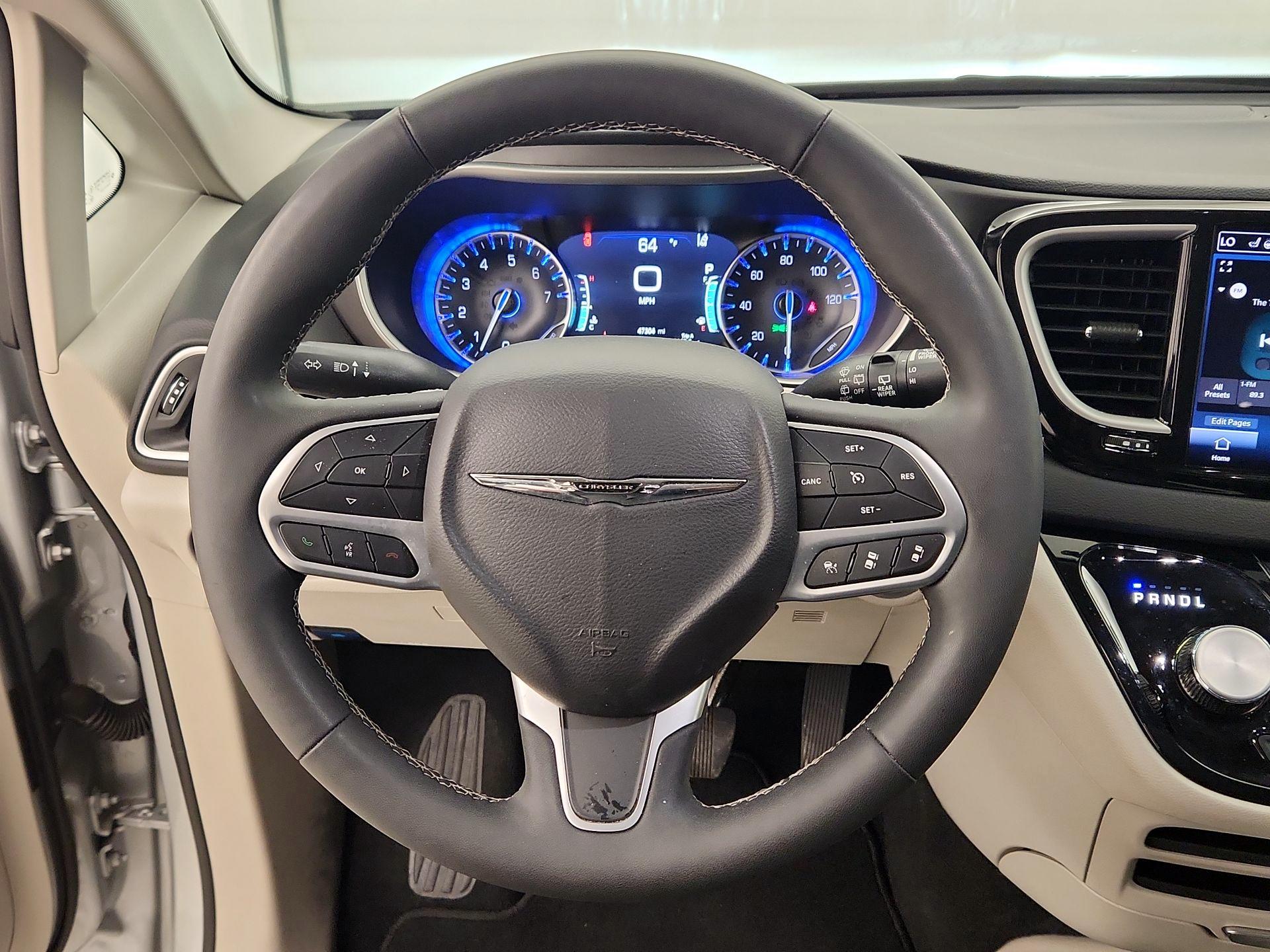 Thumbnail: 2024 Chrysler Pacifica - 10