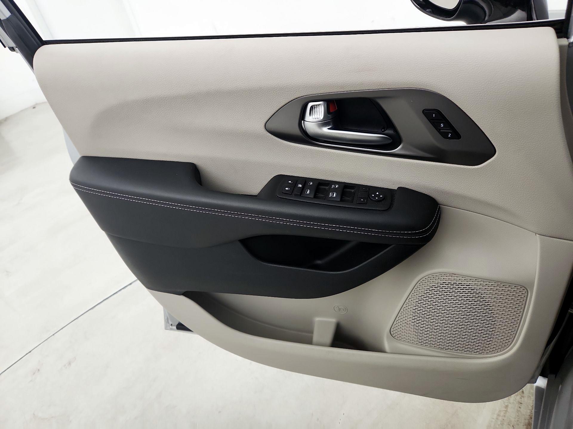 Thumbnail: 2024 Chrysler Pacifica - 12