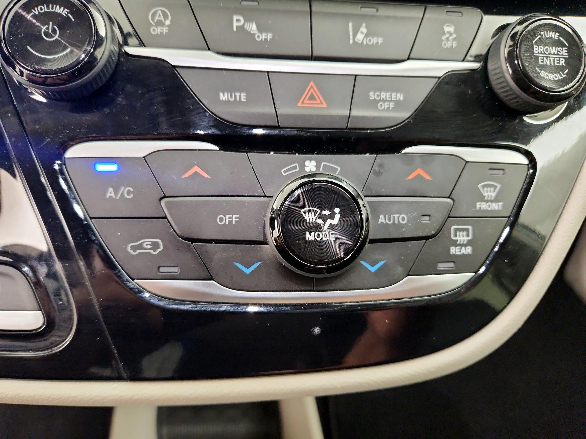 Thumbnail: 2024 Chrysler Pacifica - 16