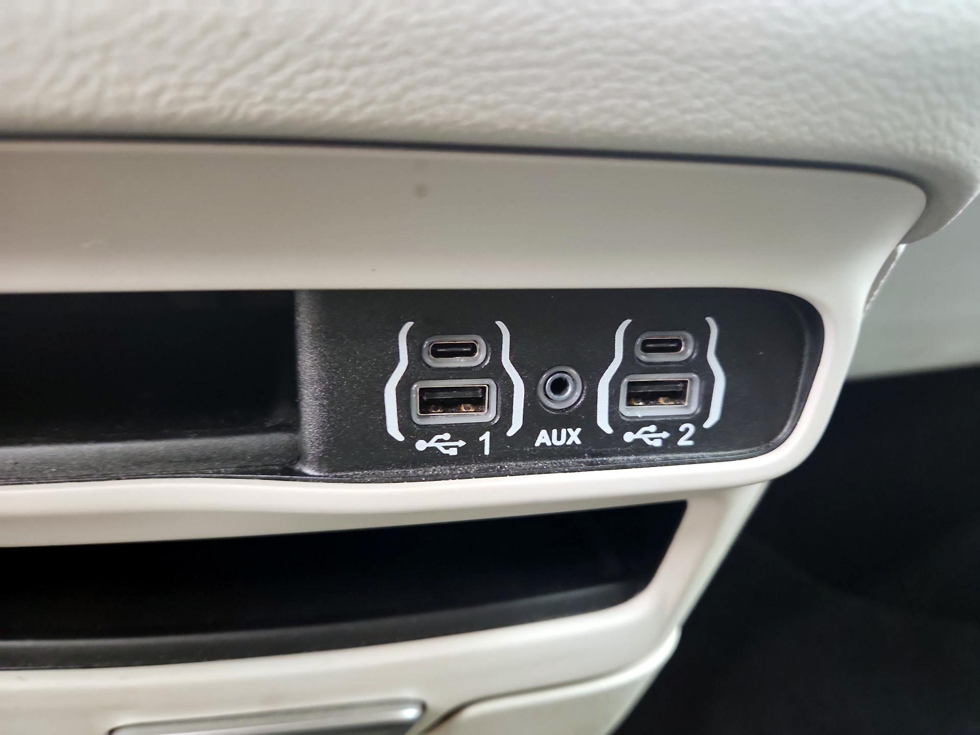 Thumbnail: 2024 Chrysler Pacifica - 18