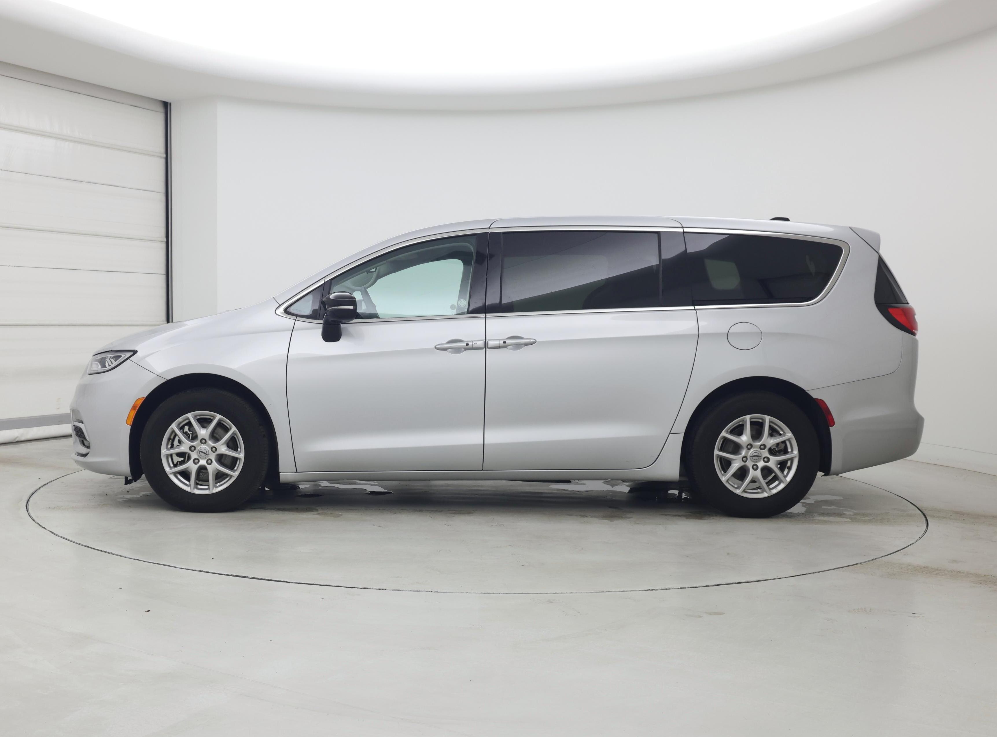 Thumbnail: 2024 Chrysler Pacifica - 3