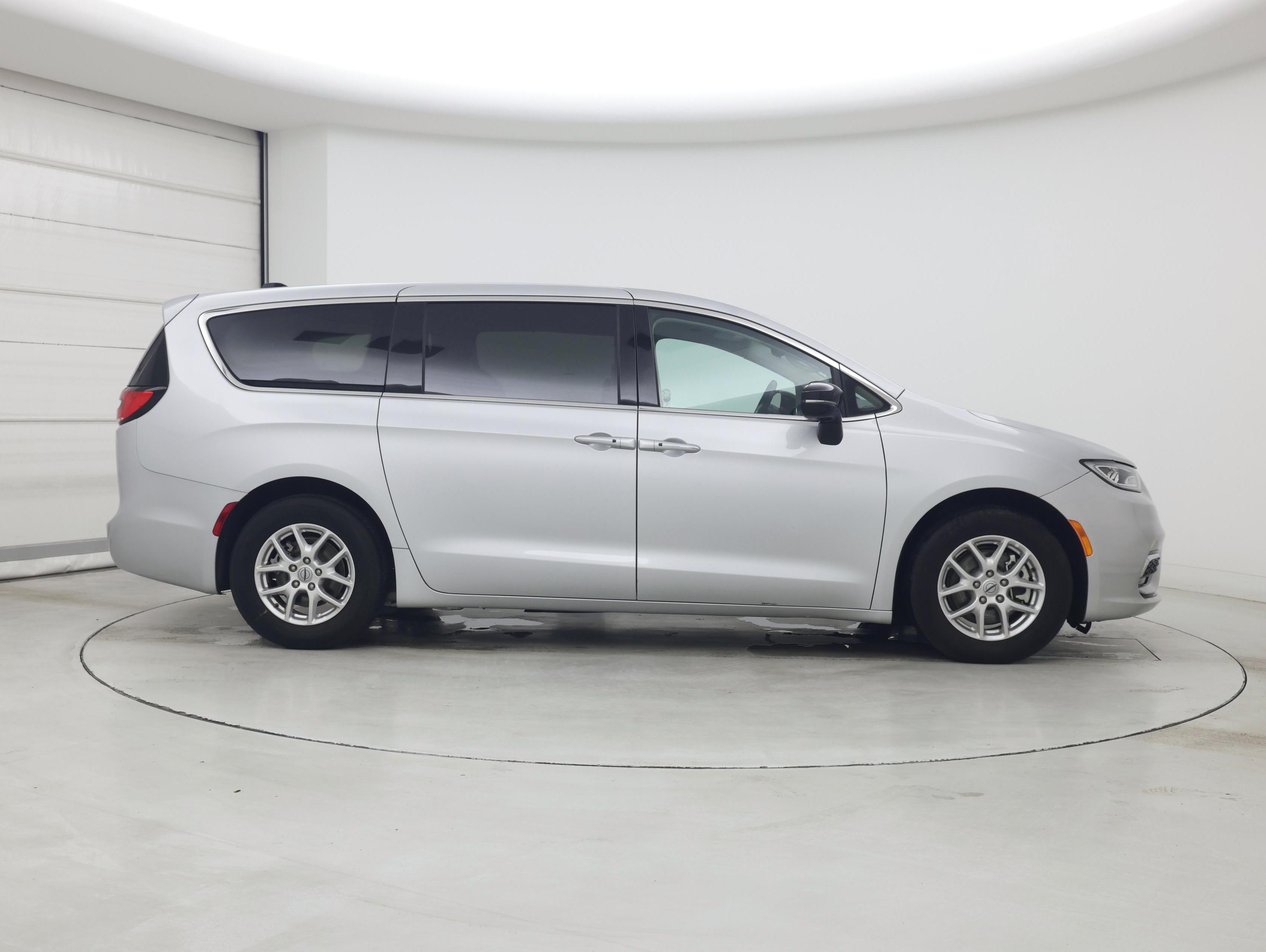 Thumbnail: 2024 Chrysler Pacifica - 7