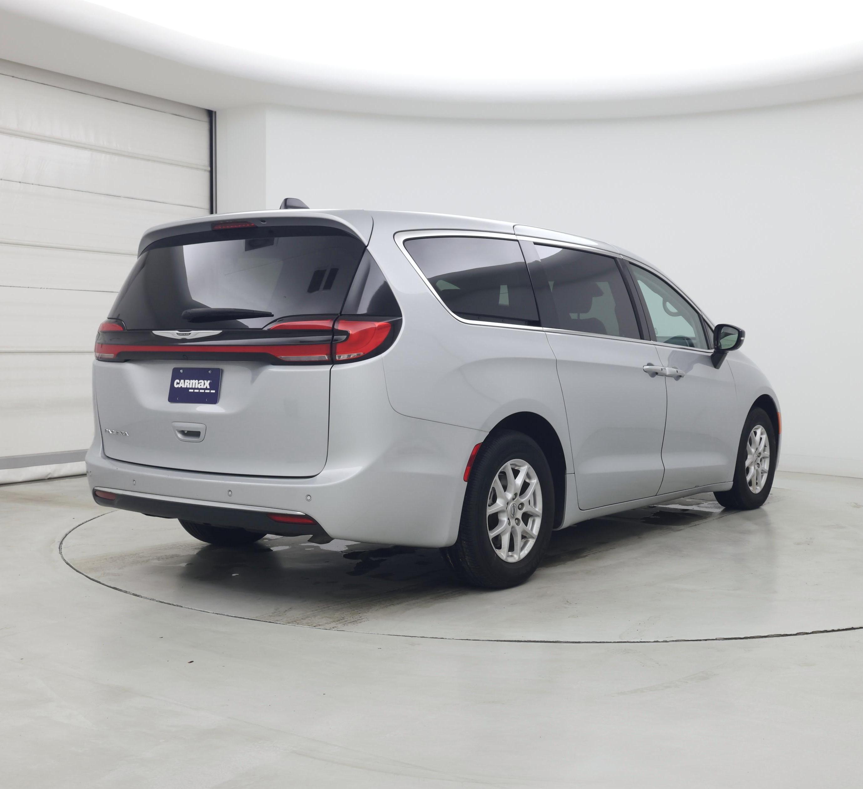 Thumbnail: 2024 Chrysler Pacifica - 8