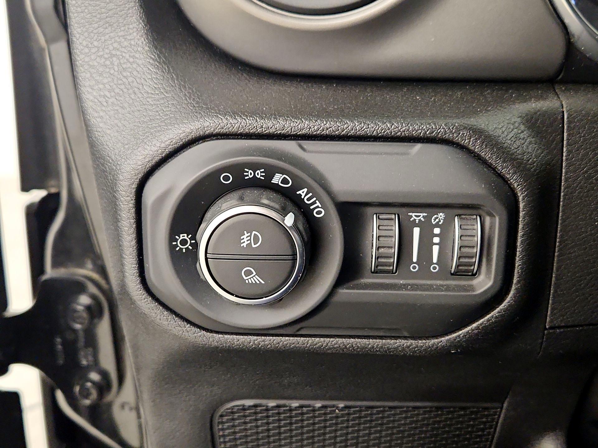 Thumbnail: 2022 Jeep Gladiator - 11