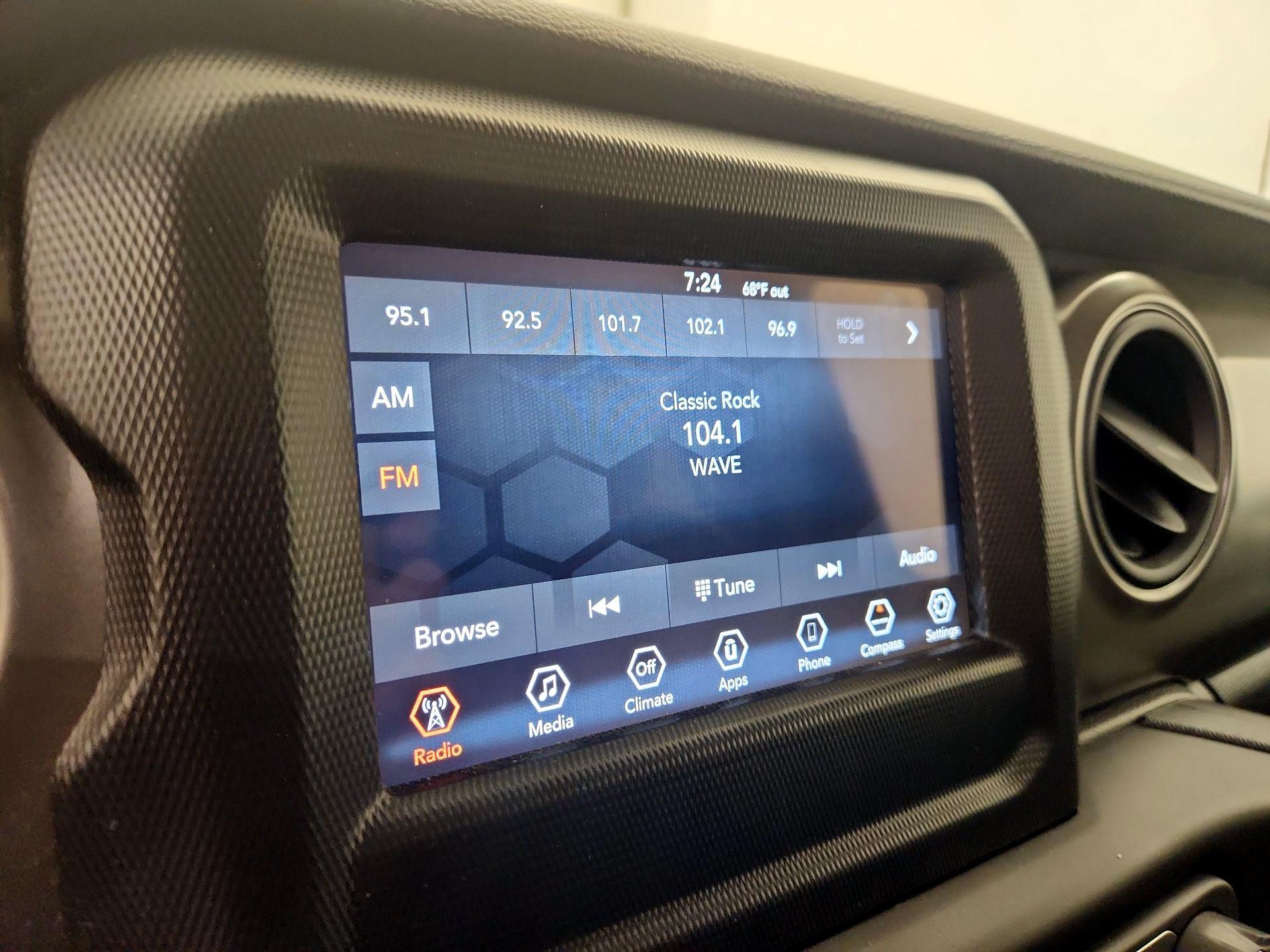 Thumbnail: 2022 Jeep Gladiator - 13