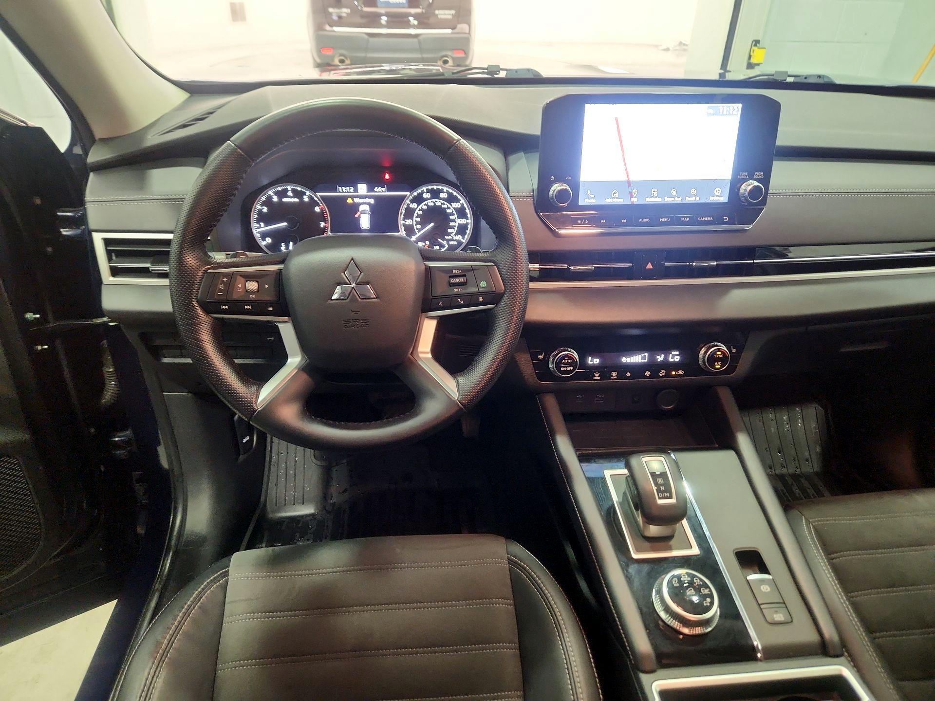 Thumbnail: 2022 Mitsubishi Outlander - 9