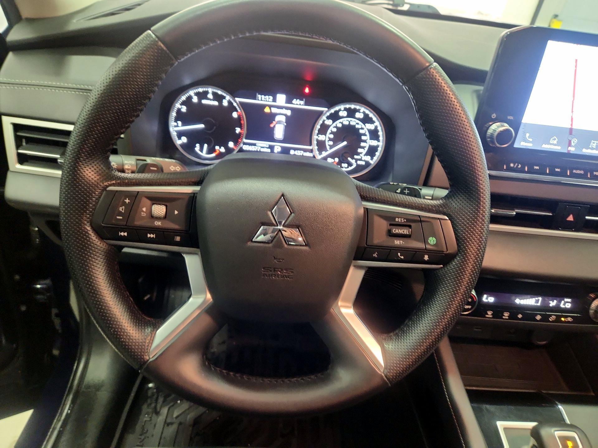 Thumbnail: 2022 Mitsubishi Outlander - 10