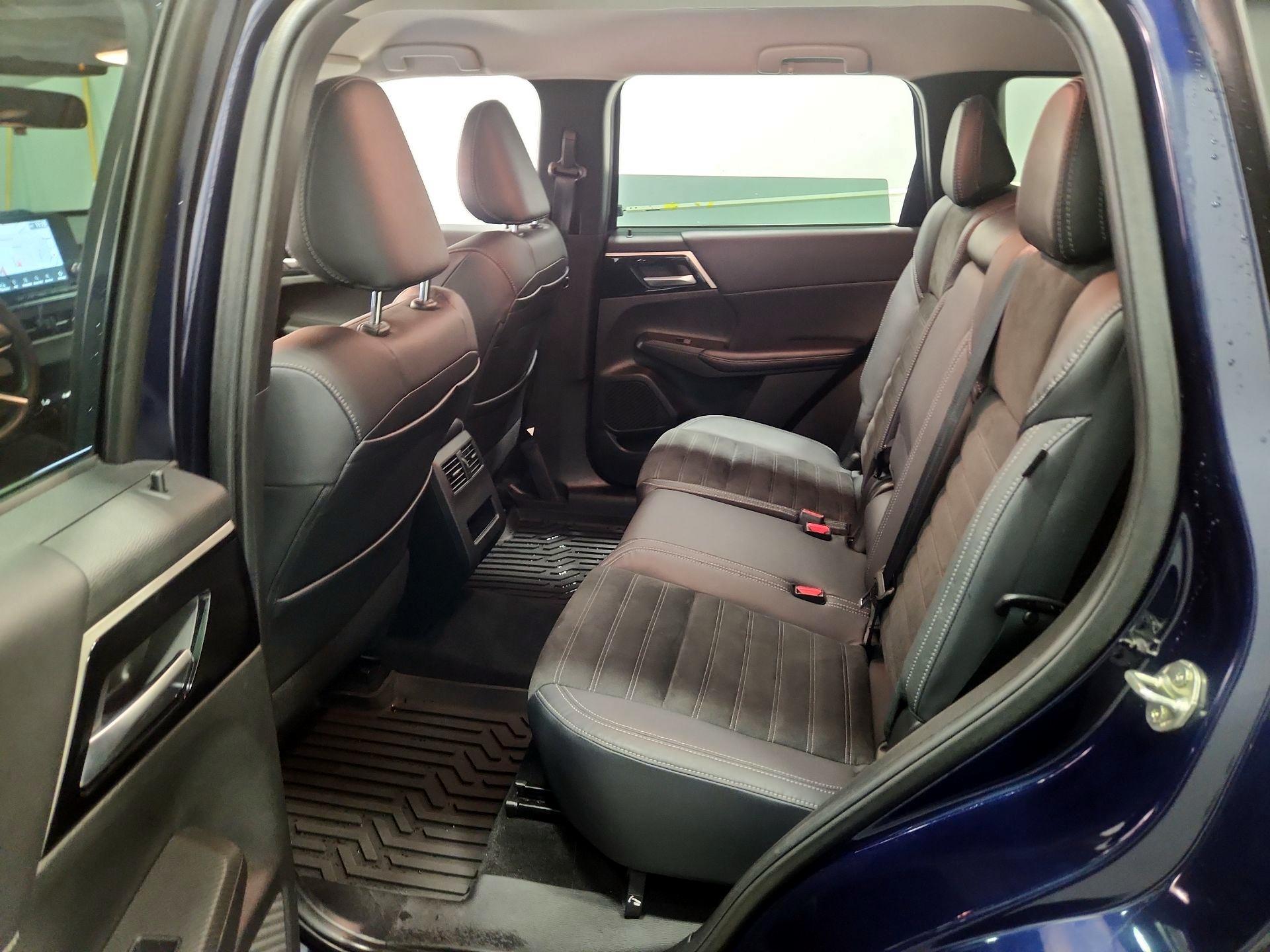 Thumbnail: 2022 Mitsubishi Outlander - 20