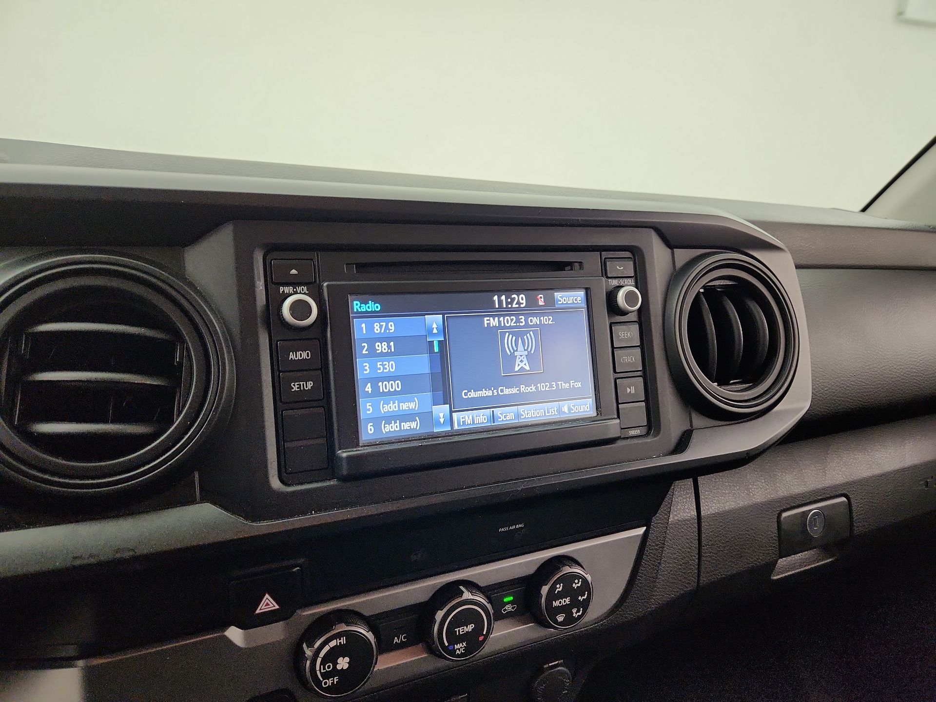 Thumbnail: 2019 Toyota Tacoma - 15