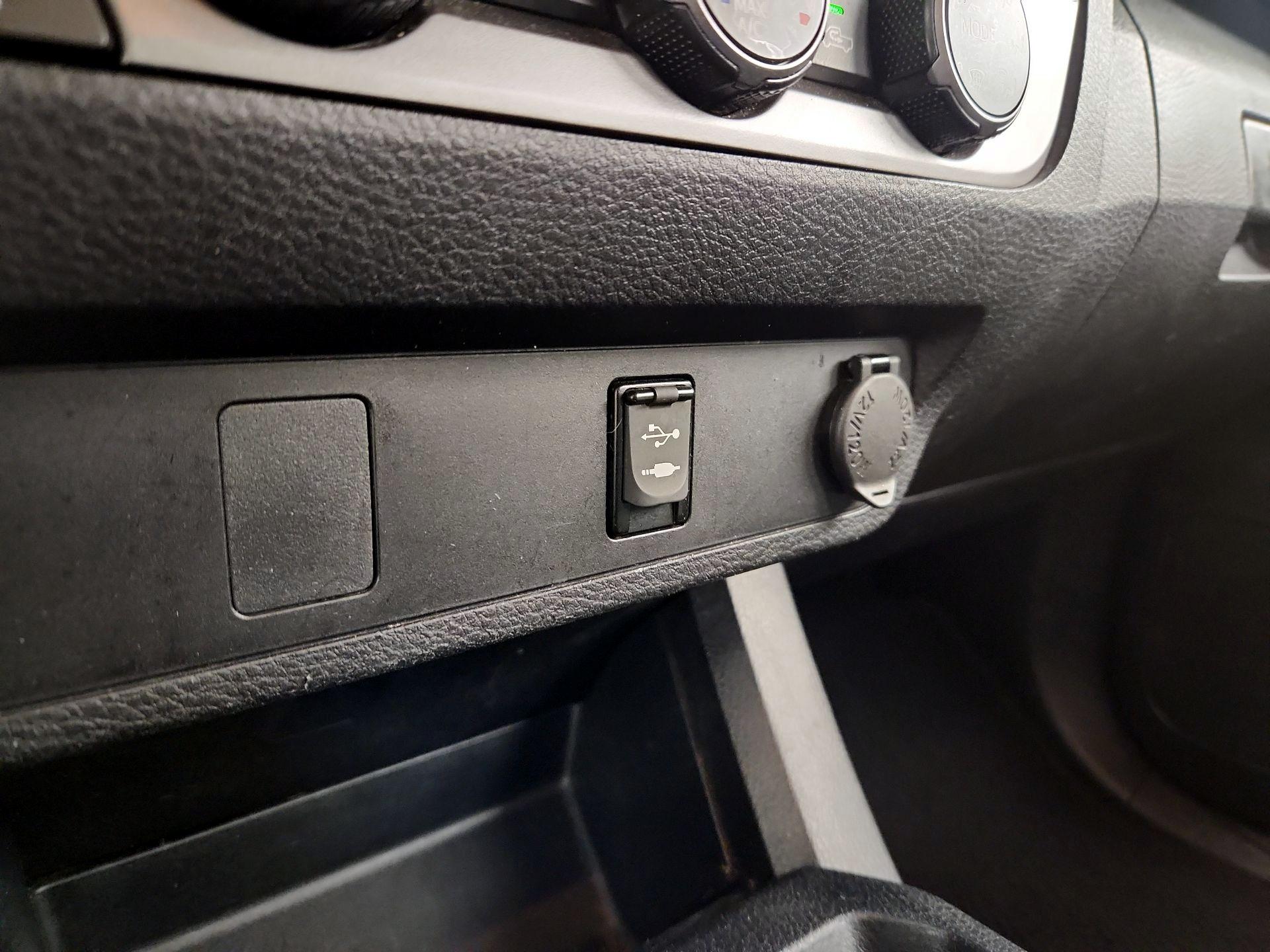 Thumbnail: 2019 Toyota Tacoma - 18