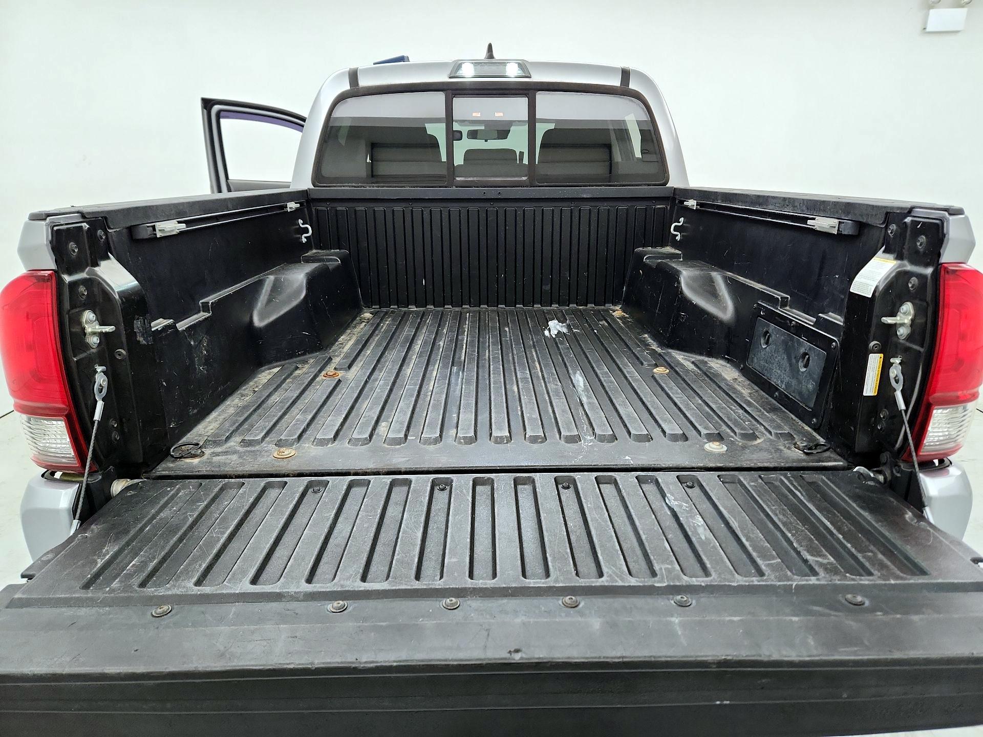 Thumbnail: 2019 Toyota Tacoma - 20