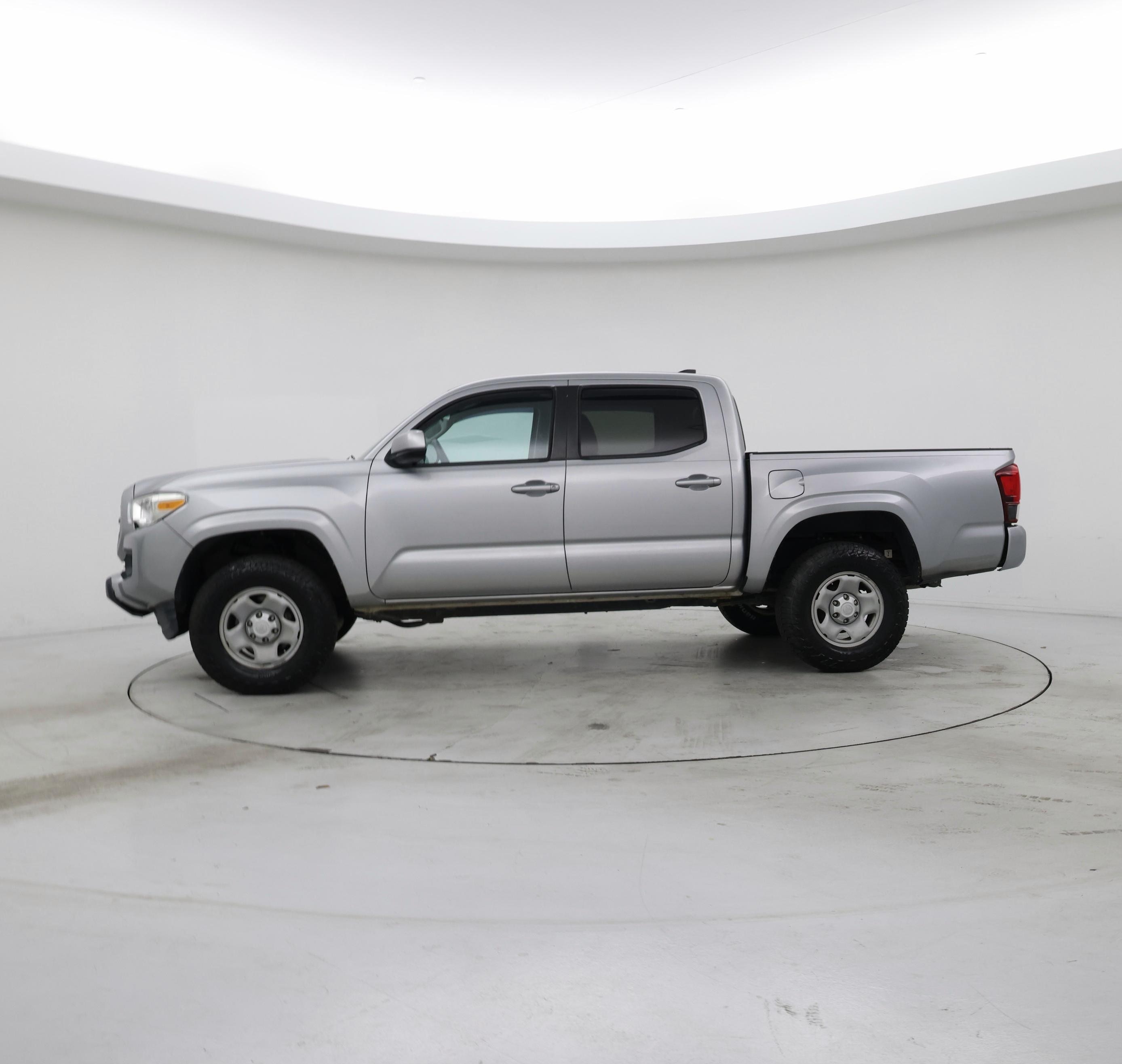 Thumbnail: 2019 Toyota Tacoma - 3