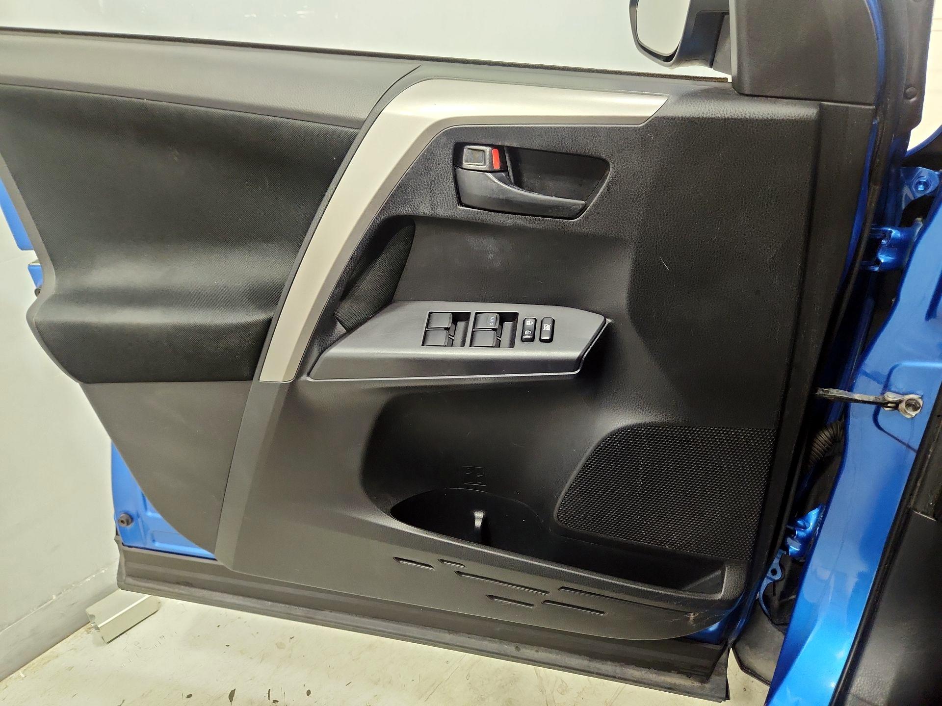 Thumbnail: 2017 Toyota RAV4 - 12