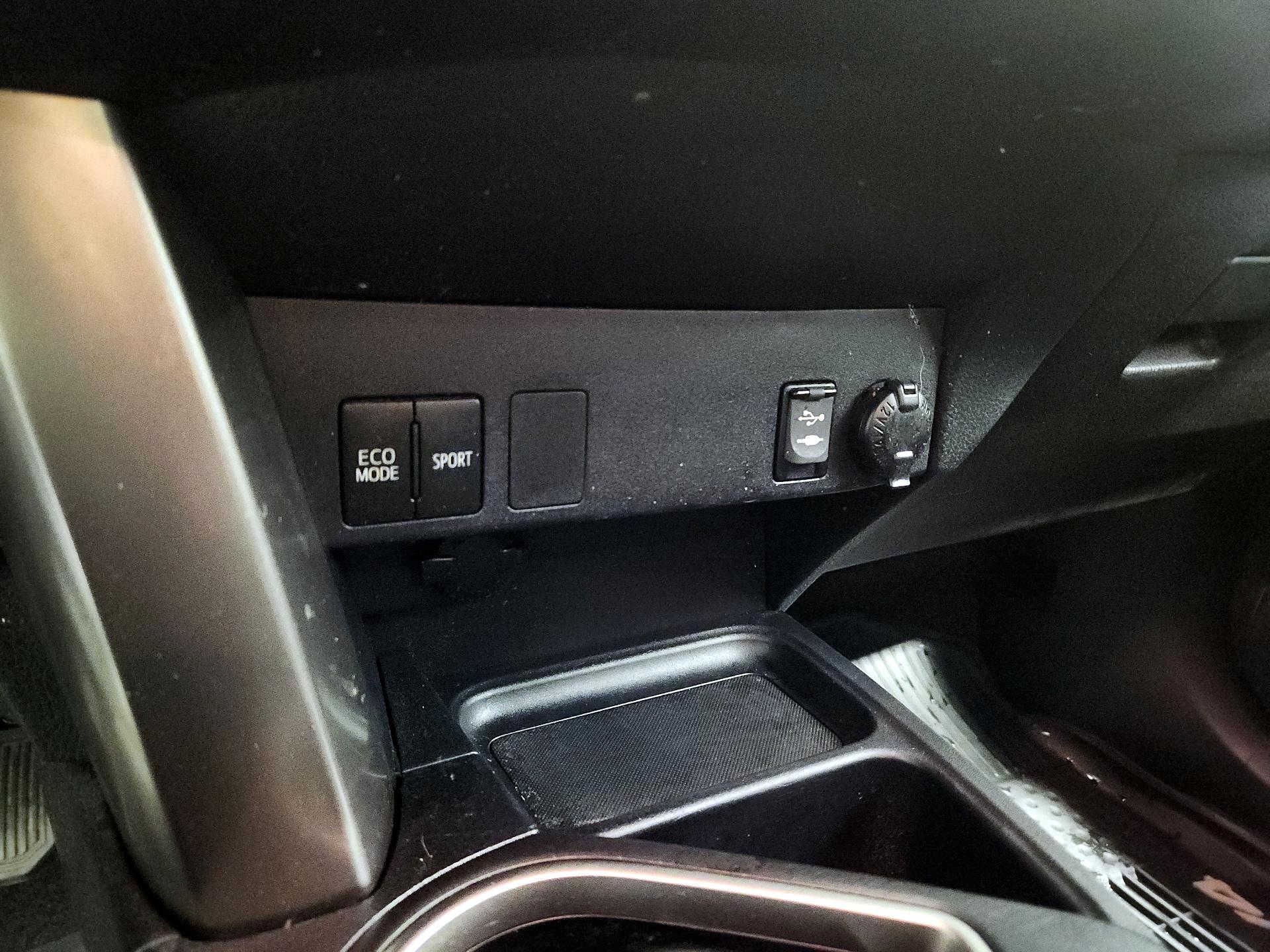 Thumbnail: 2017 Toyota RAV4 - 18