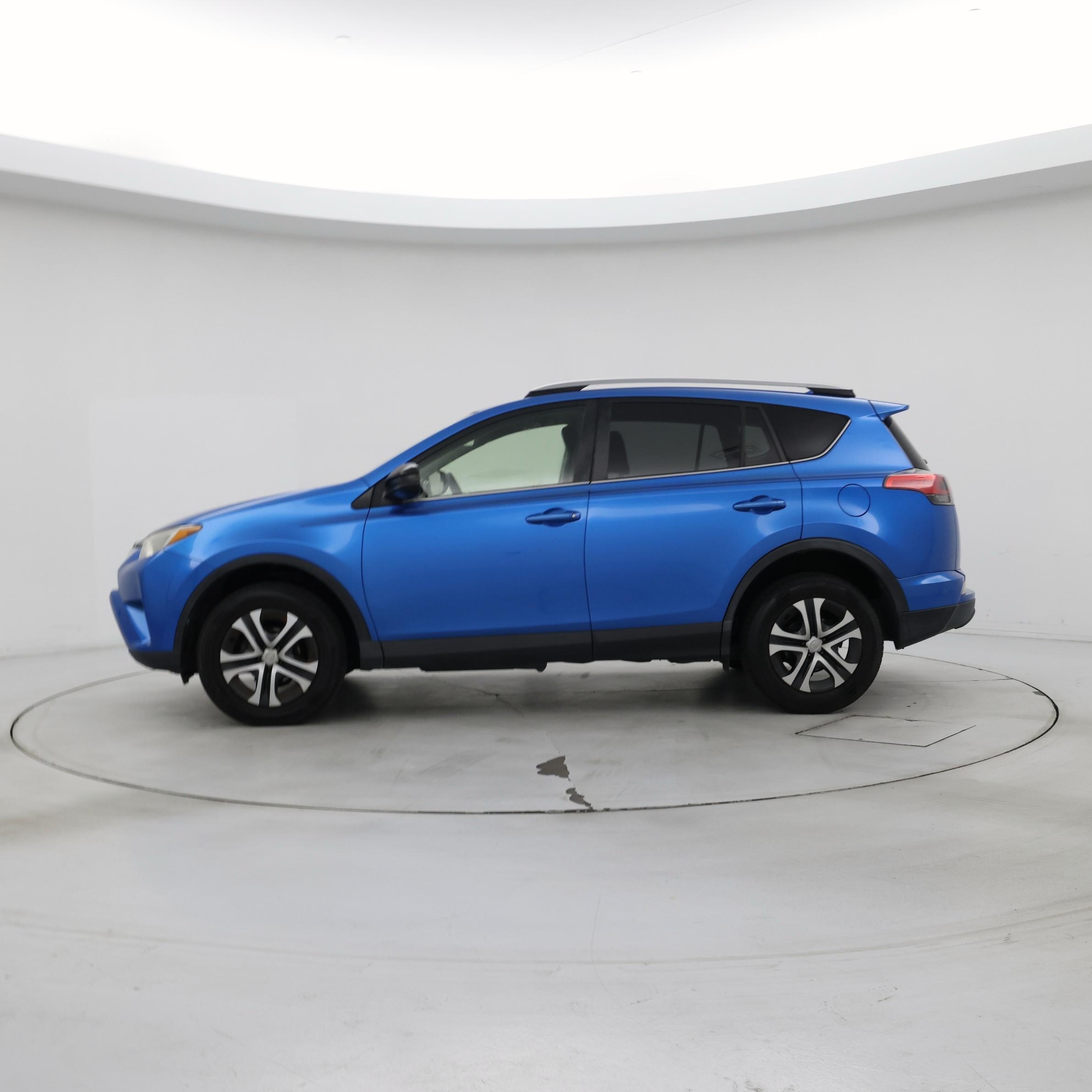 Thumbnail: 2017 Toyota RAV4 - 3