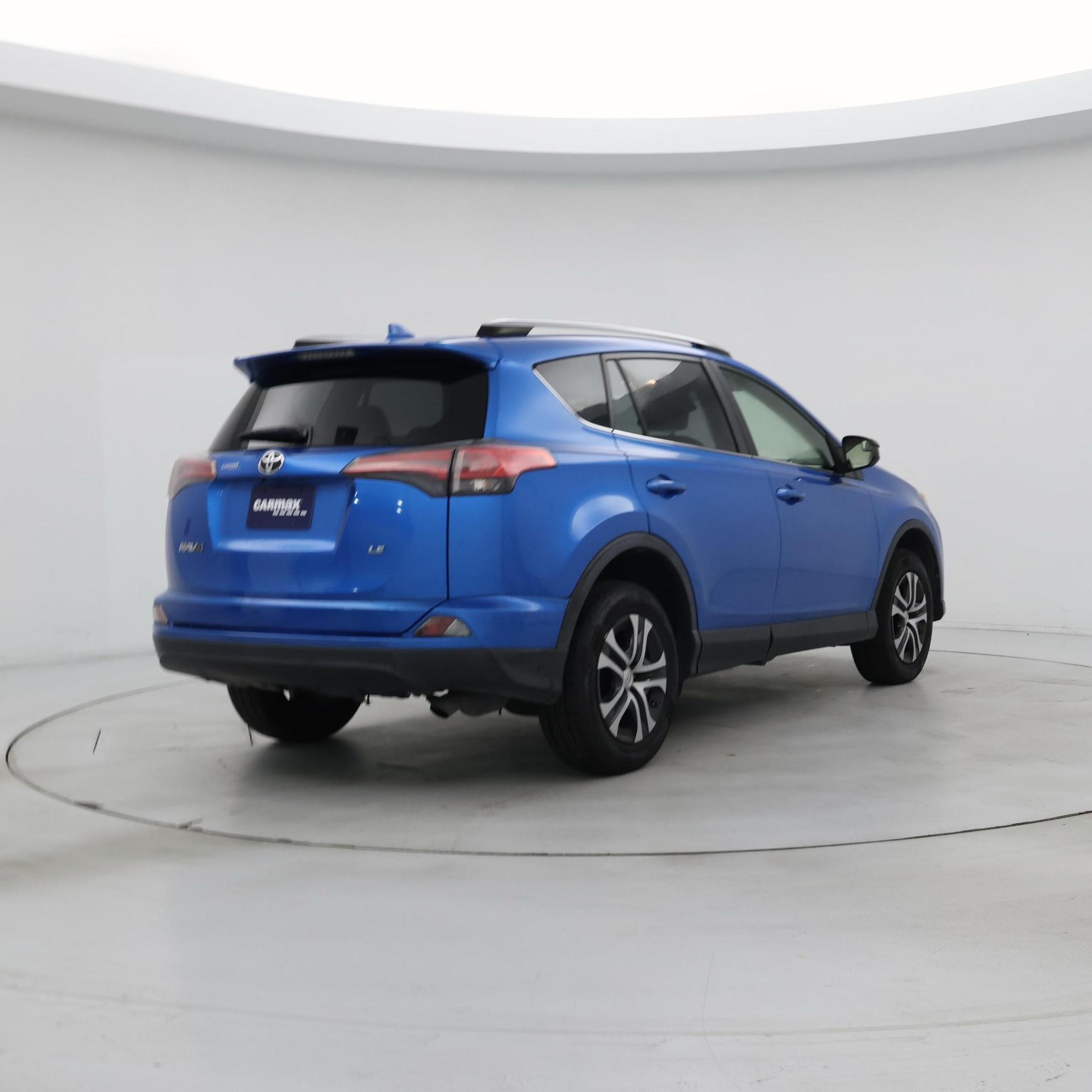 Thumbnail: 2017 Toyota RAV4 - 8