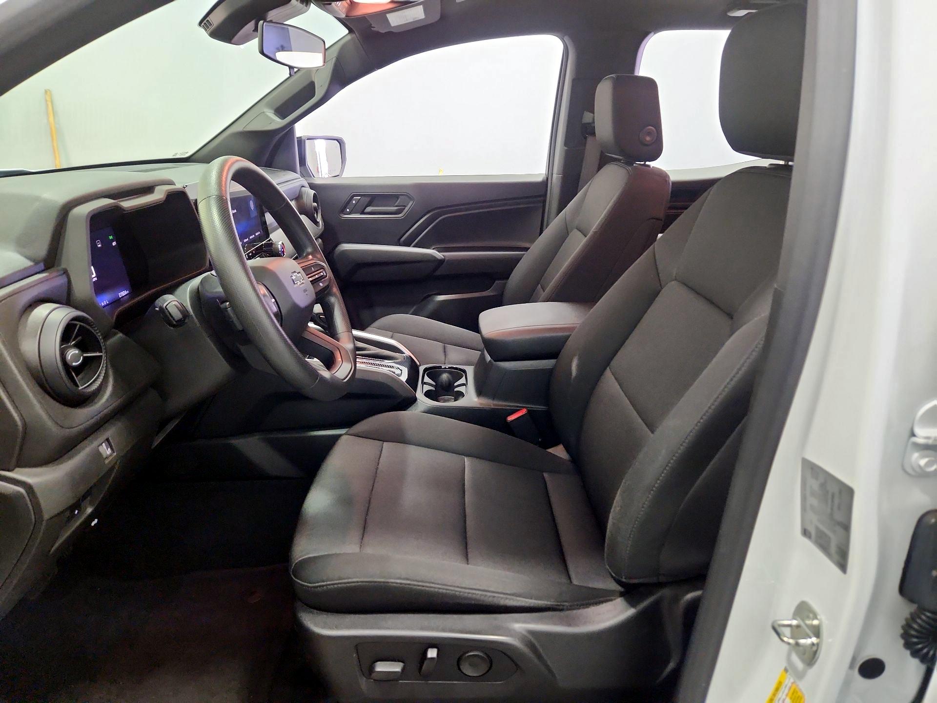 Thumbnail: 2023 Chevrolet Colorado - 11