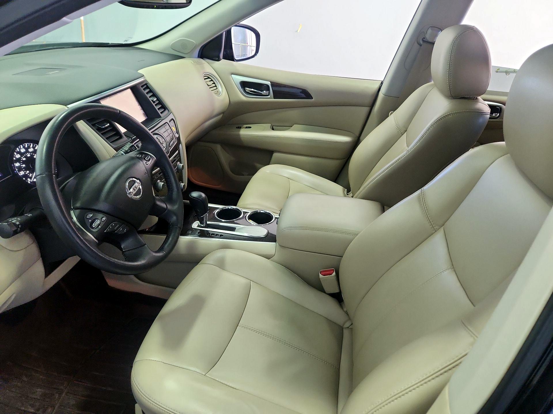 Thumbnail: 2016 Nissan Pathfinder - 11