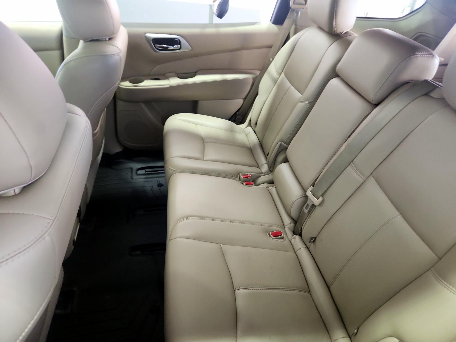 Thumbnail: 2016 Nissan Pathfinder - 19